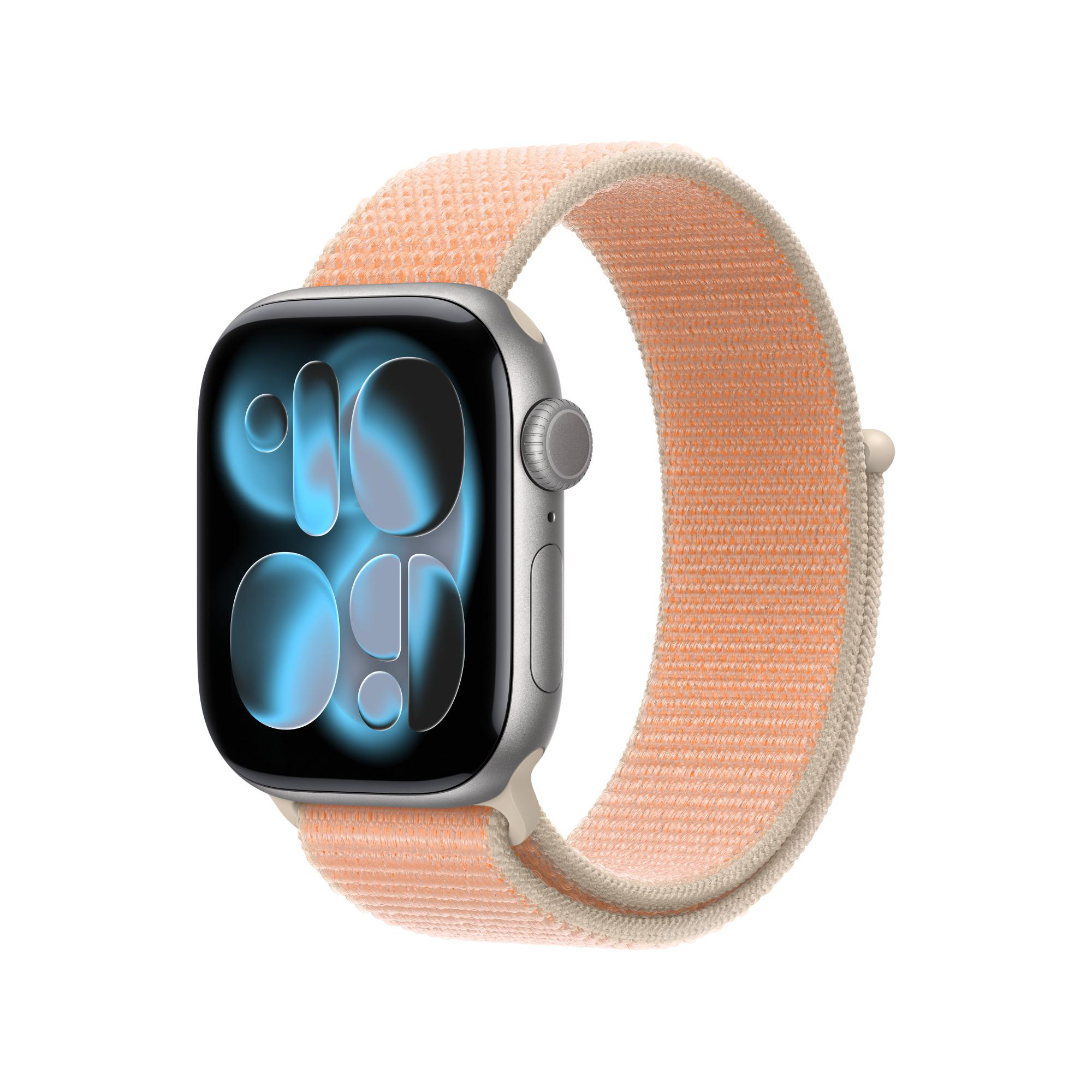 Eine silberne Smartwatch mit einem korallenfarbenen Stoffarmband auf weißem Hintergrund.