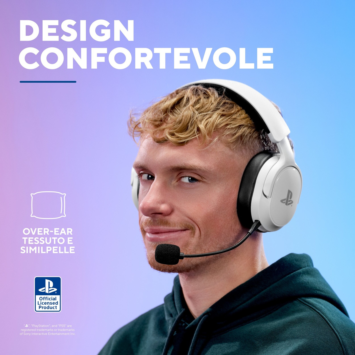 Un uomo indossa cuffie bianche over-ear con microfono. Sfondo blu-viola.