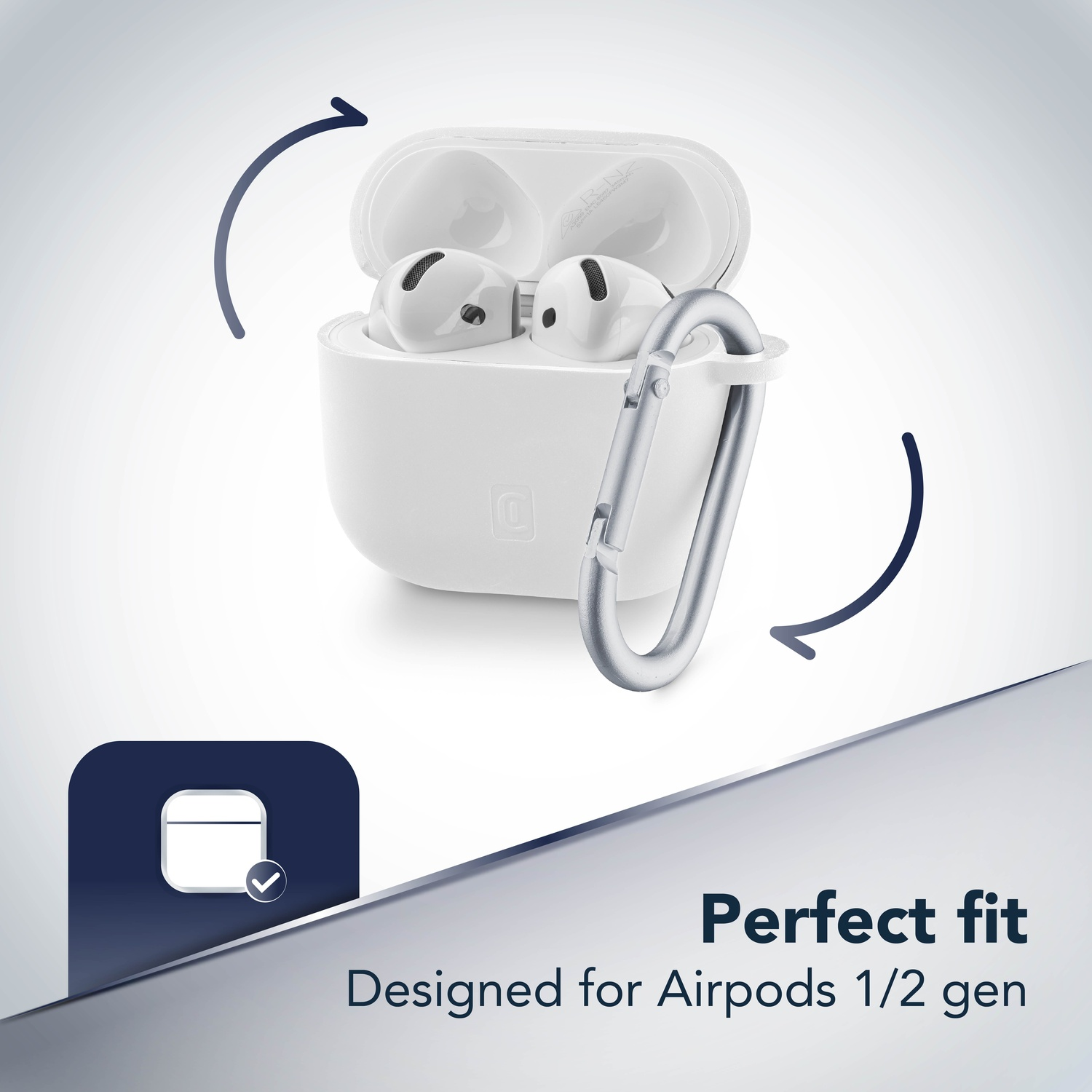 AirPods bianchi con custodia, moschettone e icona di spunta. Vestibilità perfetta.