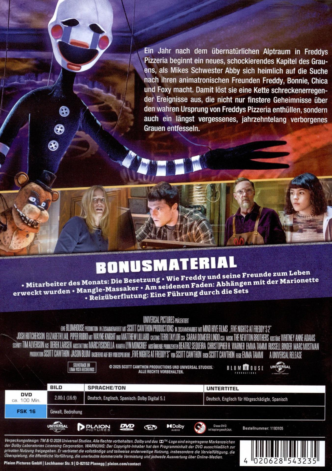 Filmplakat mit Puppe, Menschen und Text. Ein Jahr nach Freddys Pizzeria.