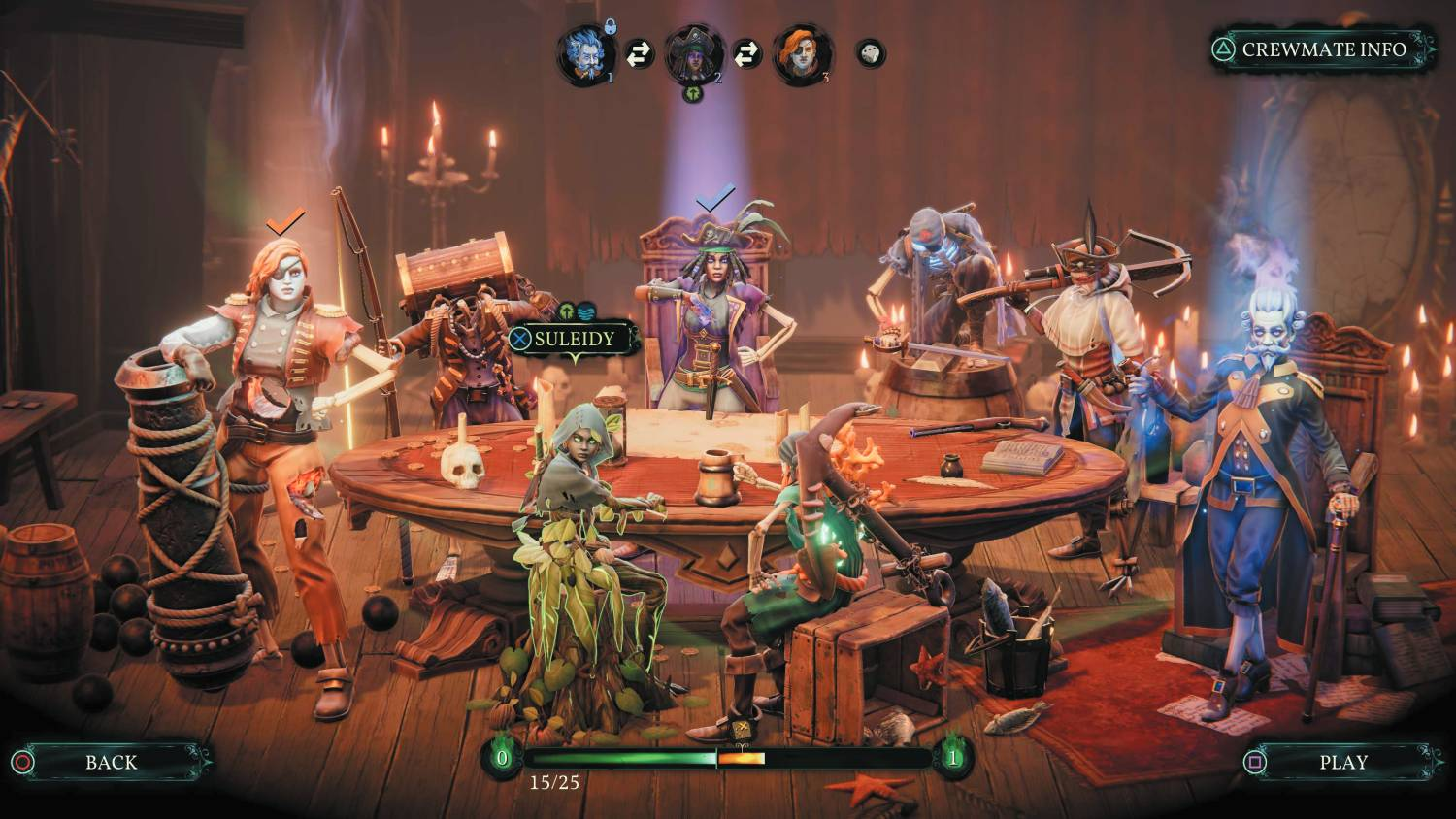 Siete piratas reunidos alrededor de una mesa en una habitación tenuemente iluminada con velas.