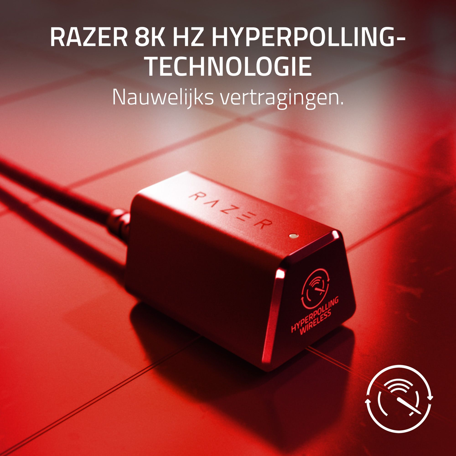 Rode Razer Hyperpolling Wireless Dongle op rode ondergrond met tekst.