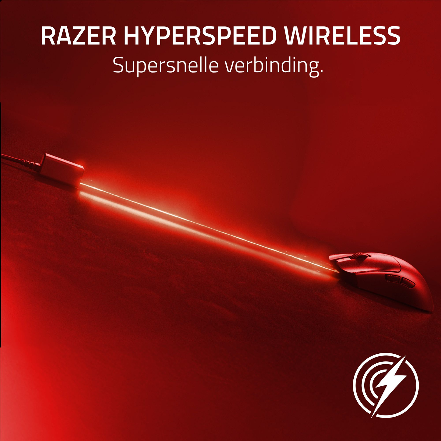 Rode Razer muis met een rode lichtstraal die uit een dongle komt.