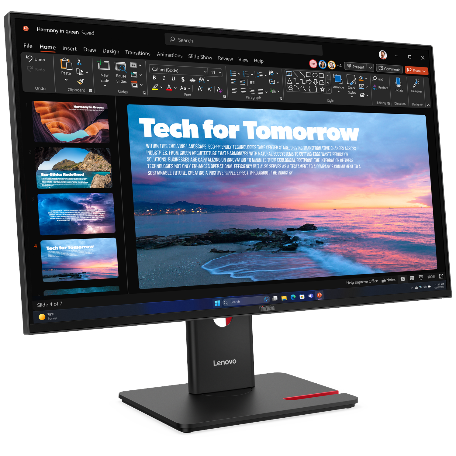 Een computerscherm toont een PowerPoint-presentatie getiteld "Tech for Tomorrow" met uitzicht op de zonsondergang.