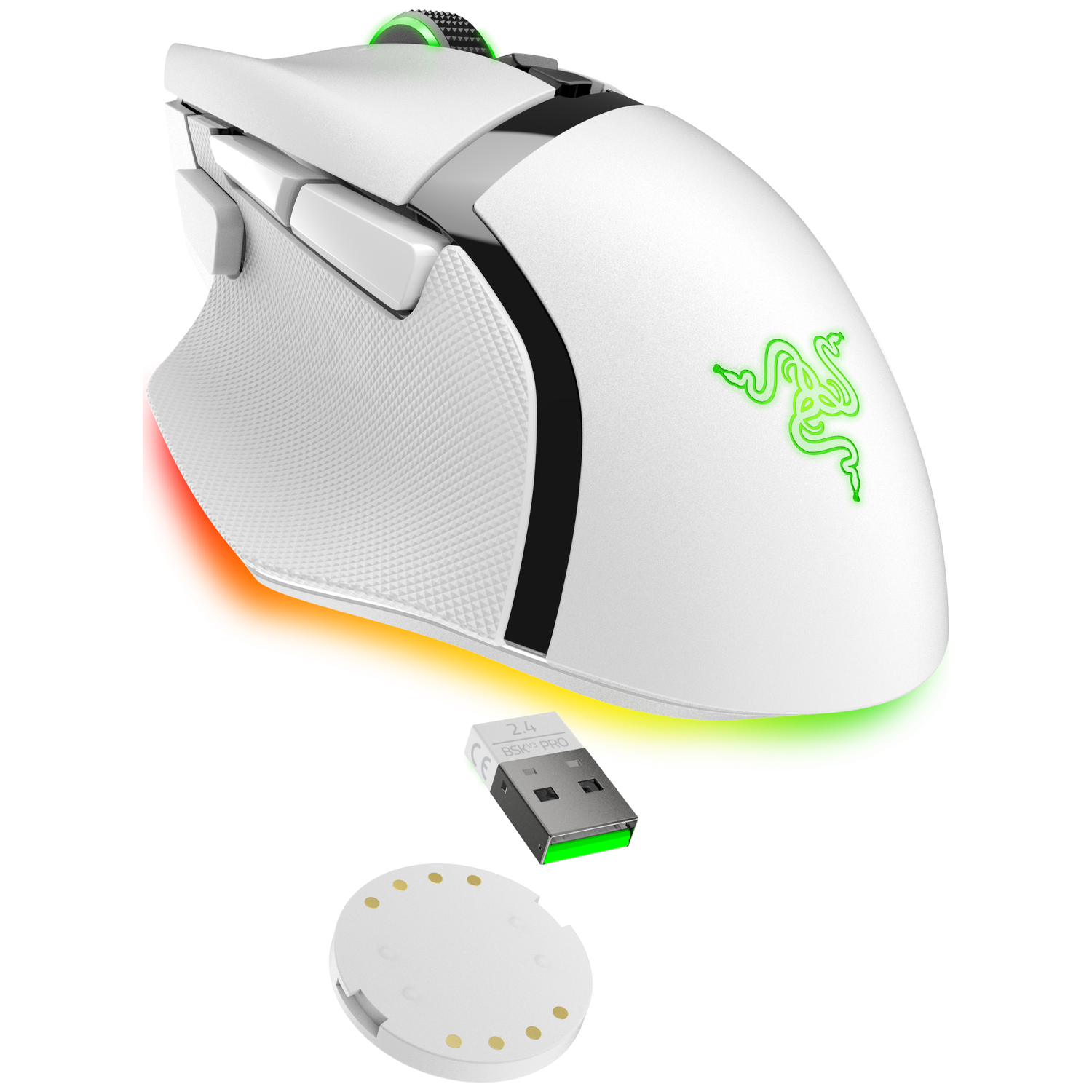 Witte gamingmuis met groen logo, USB-dongel en oplaadcontacten.