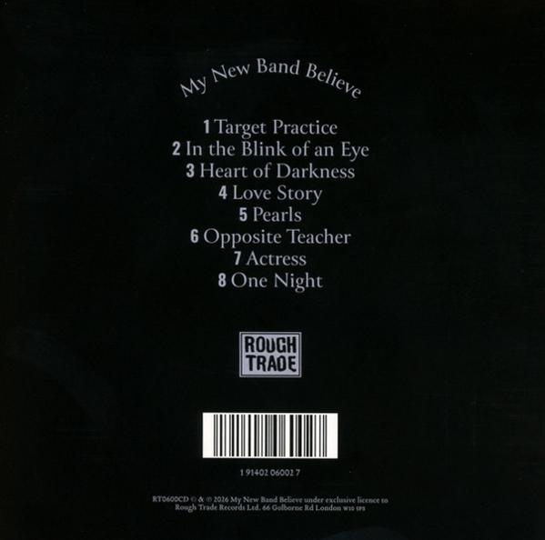 Album-Trackliste mit Titel, Label und Barcode auf schwarzem Hintergrund.