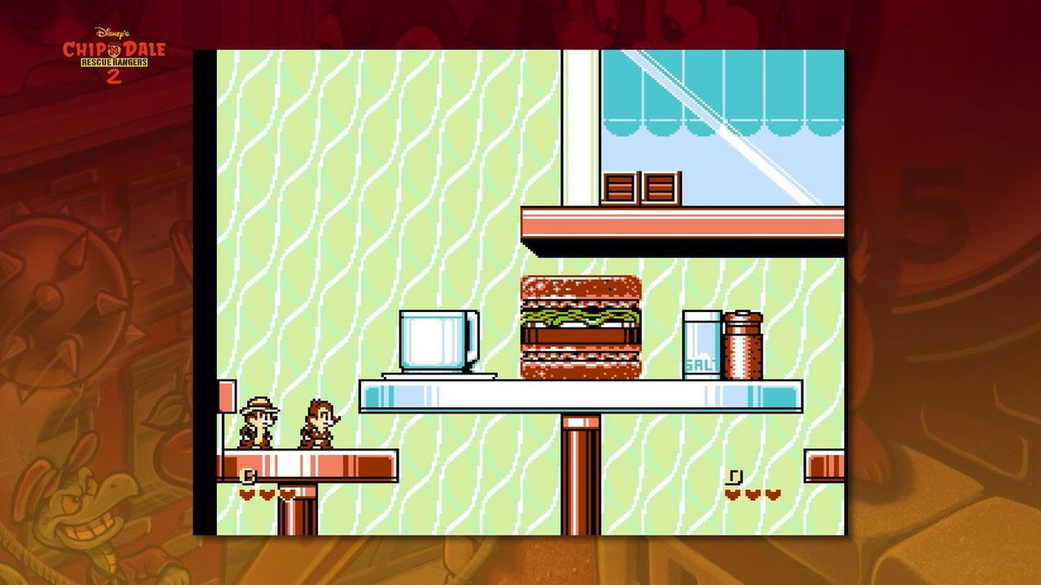 Chip und Dale spielen ein Videospiel mit einem Burger und Salzstreuer auf einem Regal.
