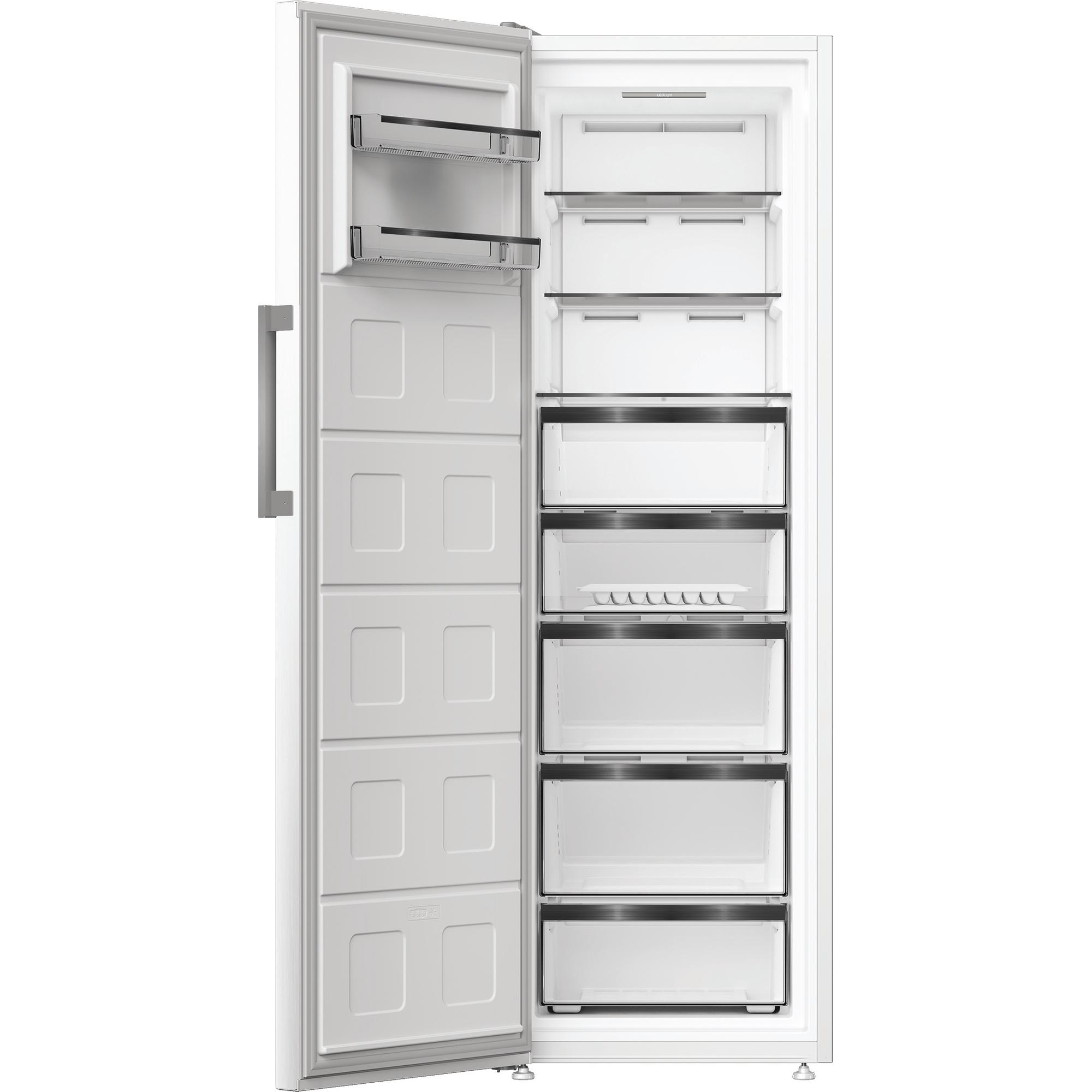 Ein offener weißer Kühlschrank mit mehreren Schubladen und Regalen.