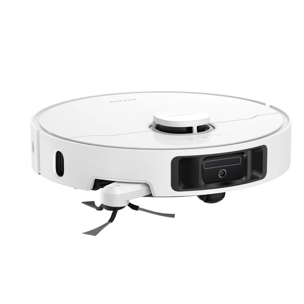Un robot aspirador blanco con cepillos y sensores sobre fondo blanco.