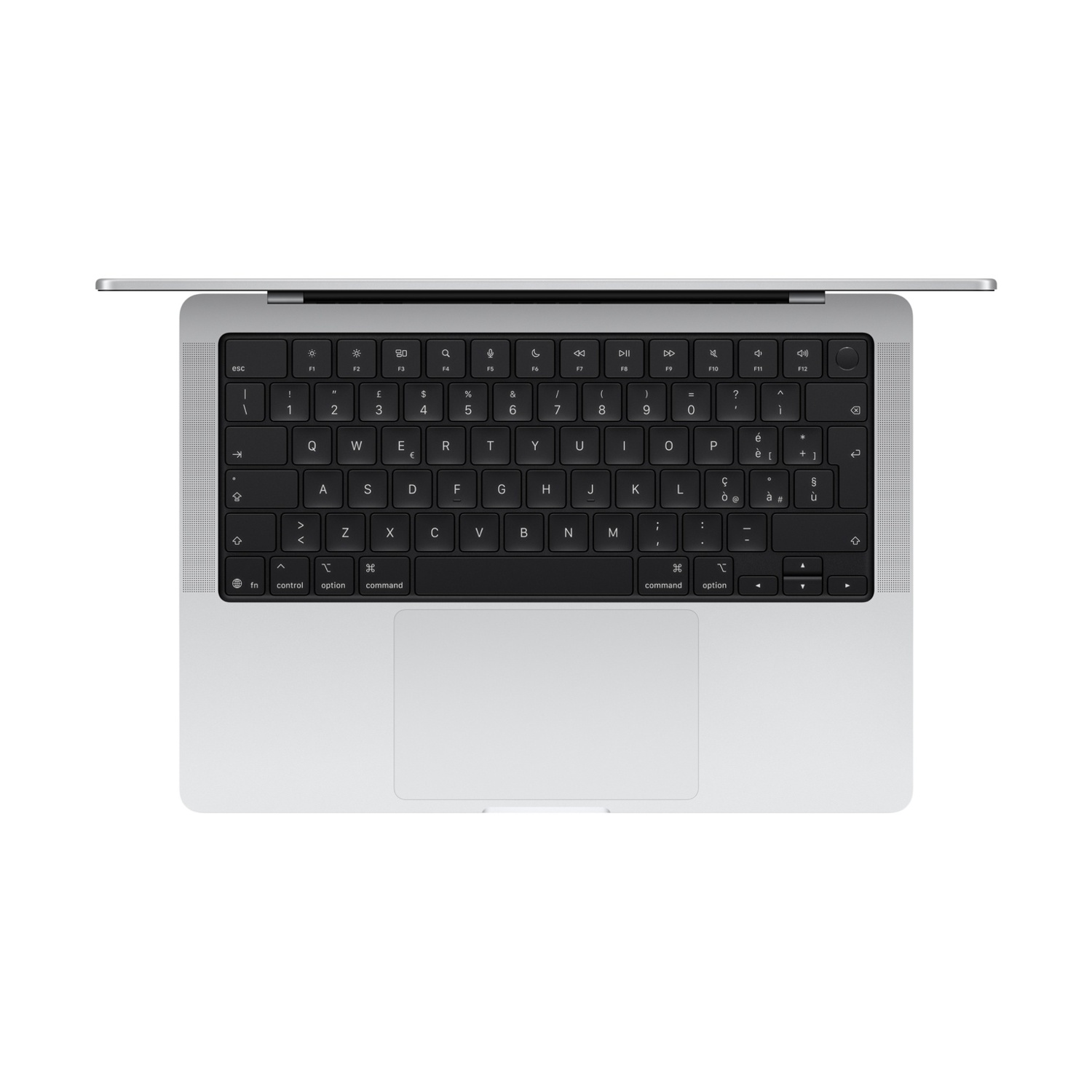 Un laptop argentato aperto con tastiera e trackpad neri su sfondo bianco.