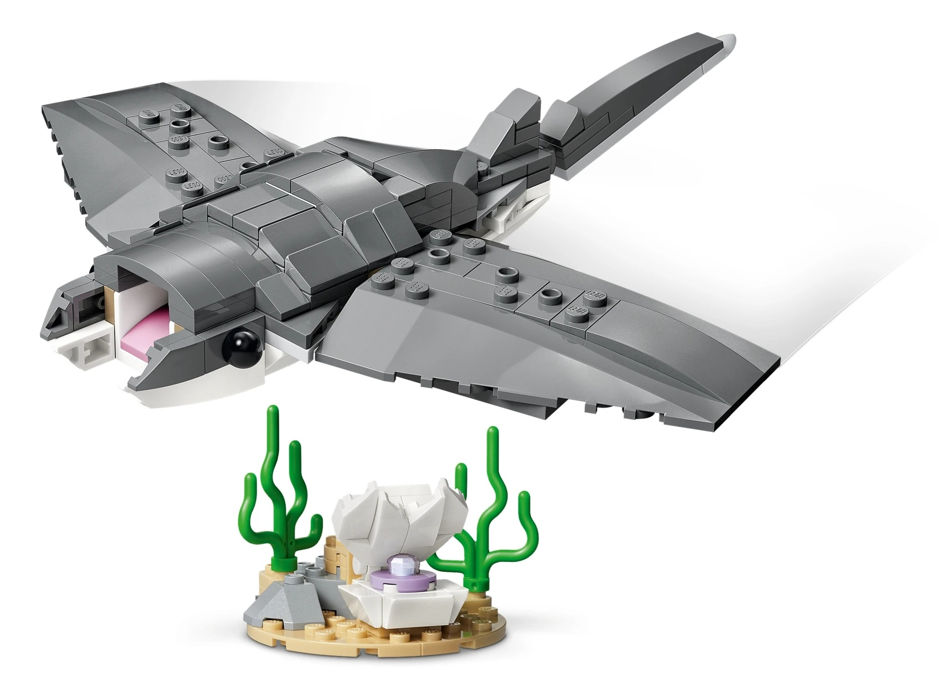 Szary model płaszczki Lego z otwartym pyskiem i małym podwodnym diorama.