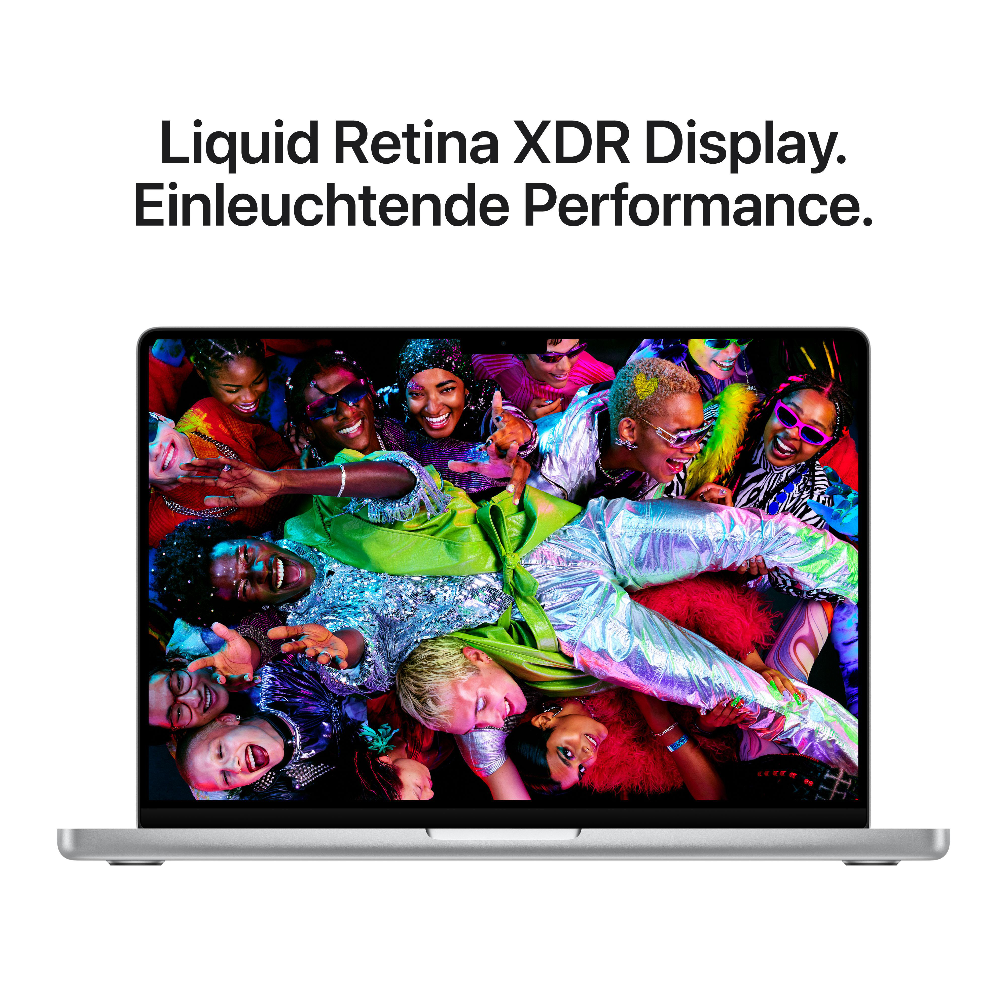 Lebendige Gruppe von Menschen in bunter Kleidung, die auf einem Laptop-Display lachen.