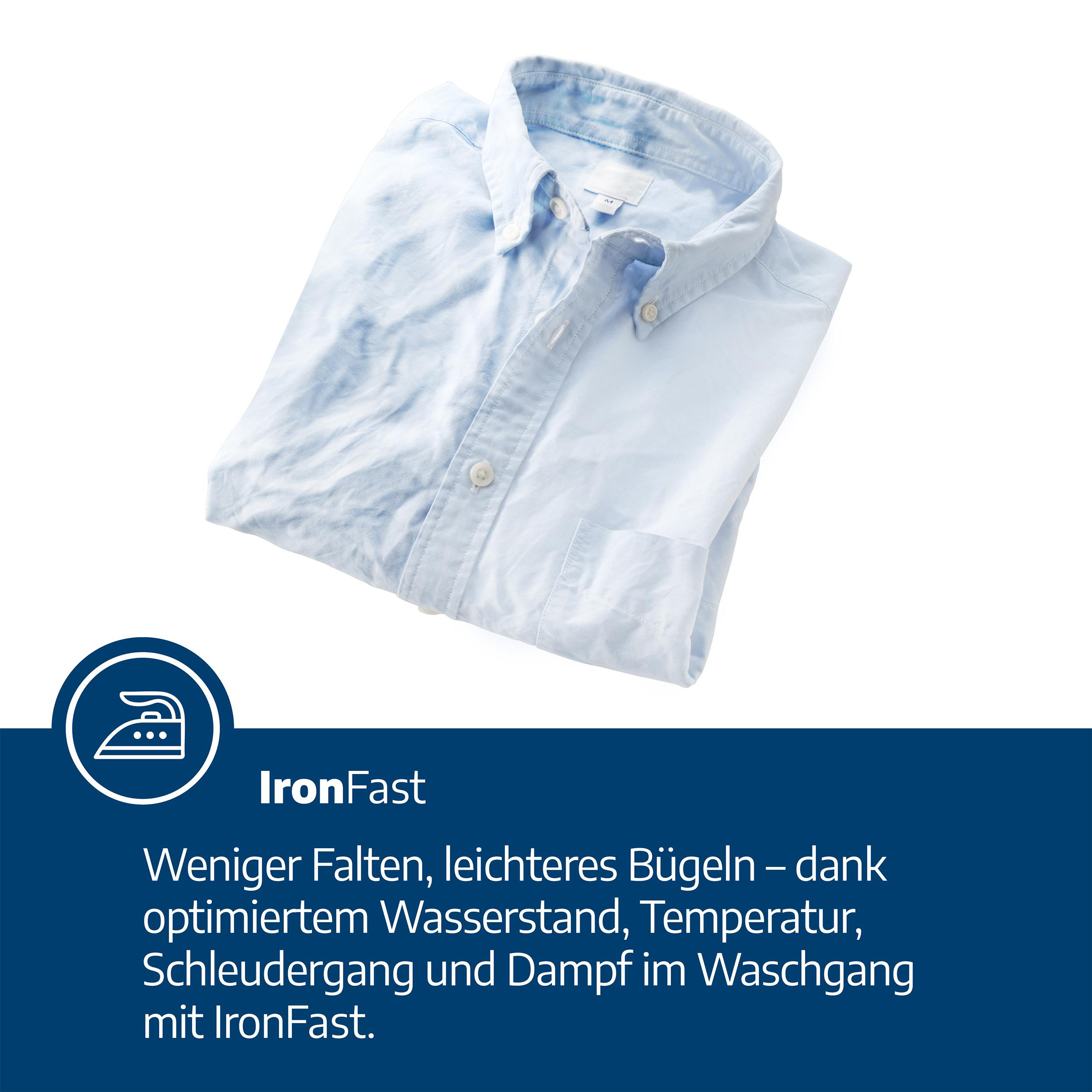 Ein hellblaues Hemd mit Knopfleiste und einem Etikett.