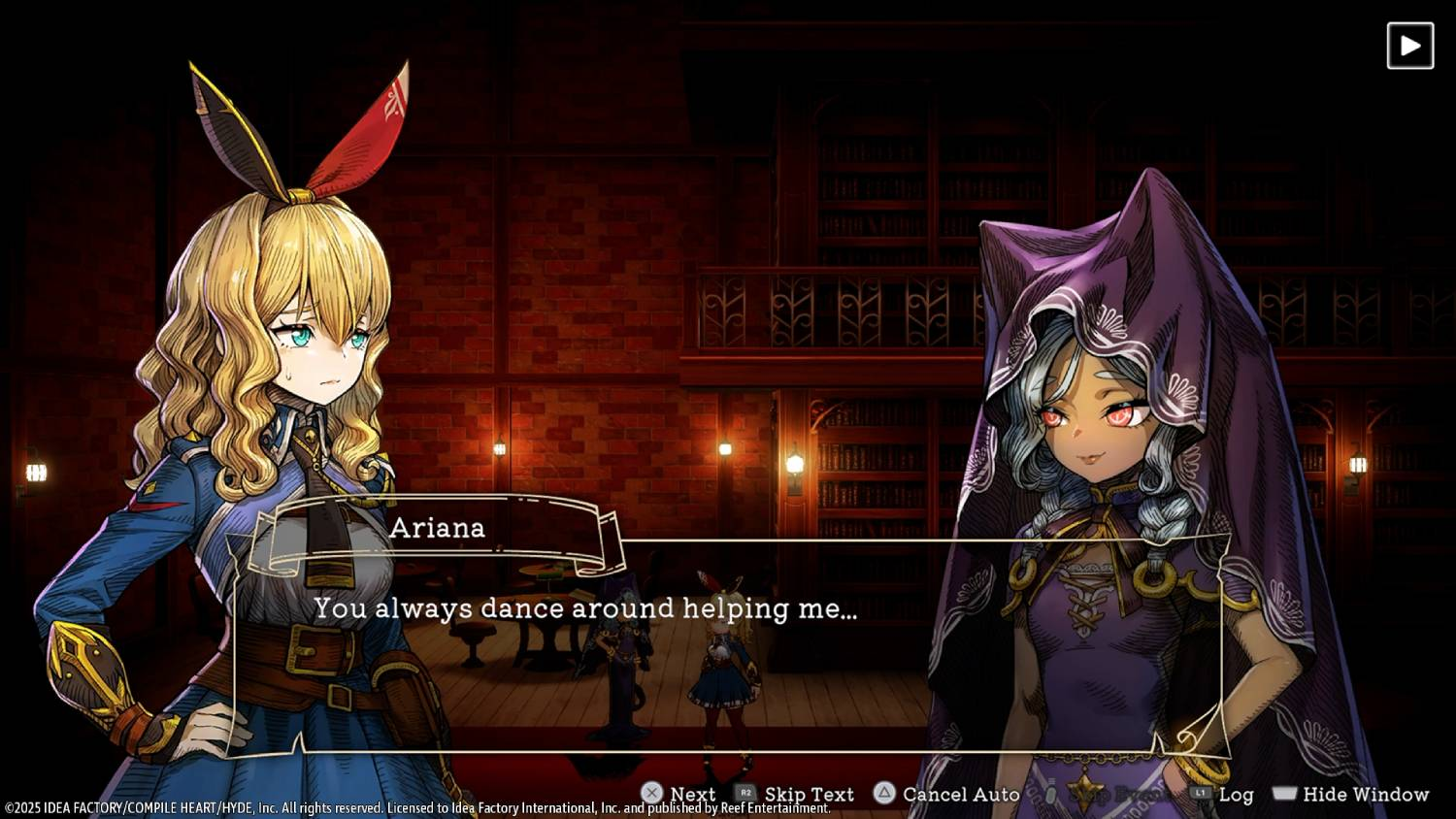 Dos personajes de anime en una sala con estanterías. Habla una mujer rubia.