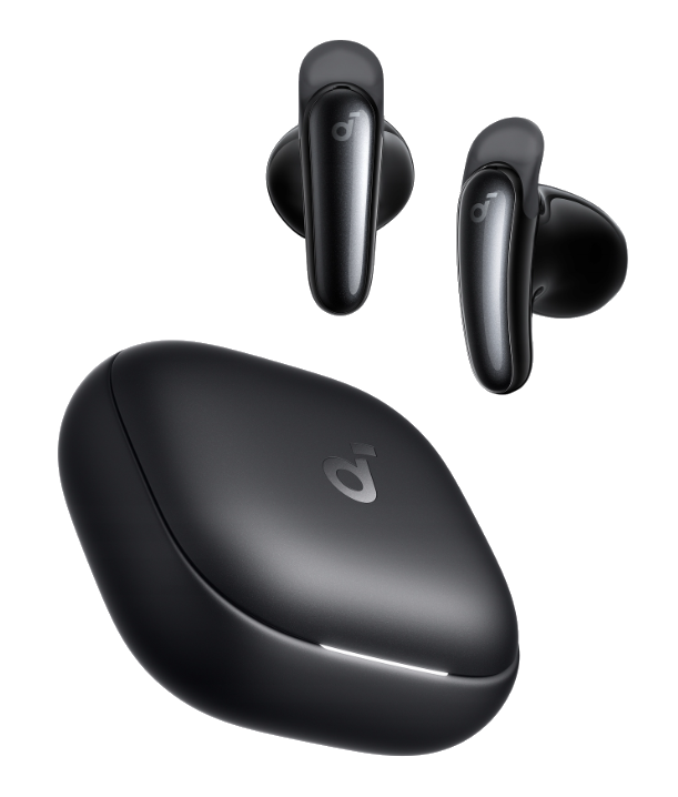 Czarne słuchawki bezprzewodowe i etui ładujące z logo.