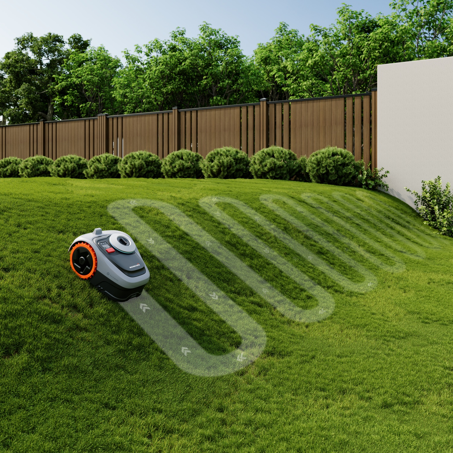 Un robot tosaerba taglia l'erba su un prato verde con recinzione in legno e alberi sullo sfondo.