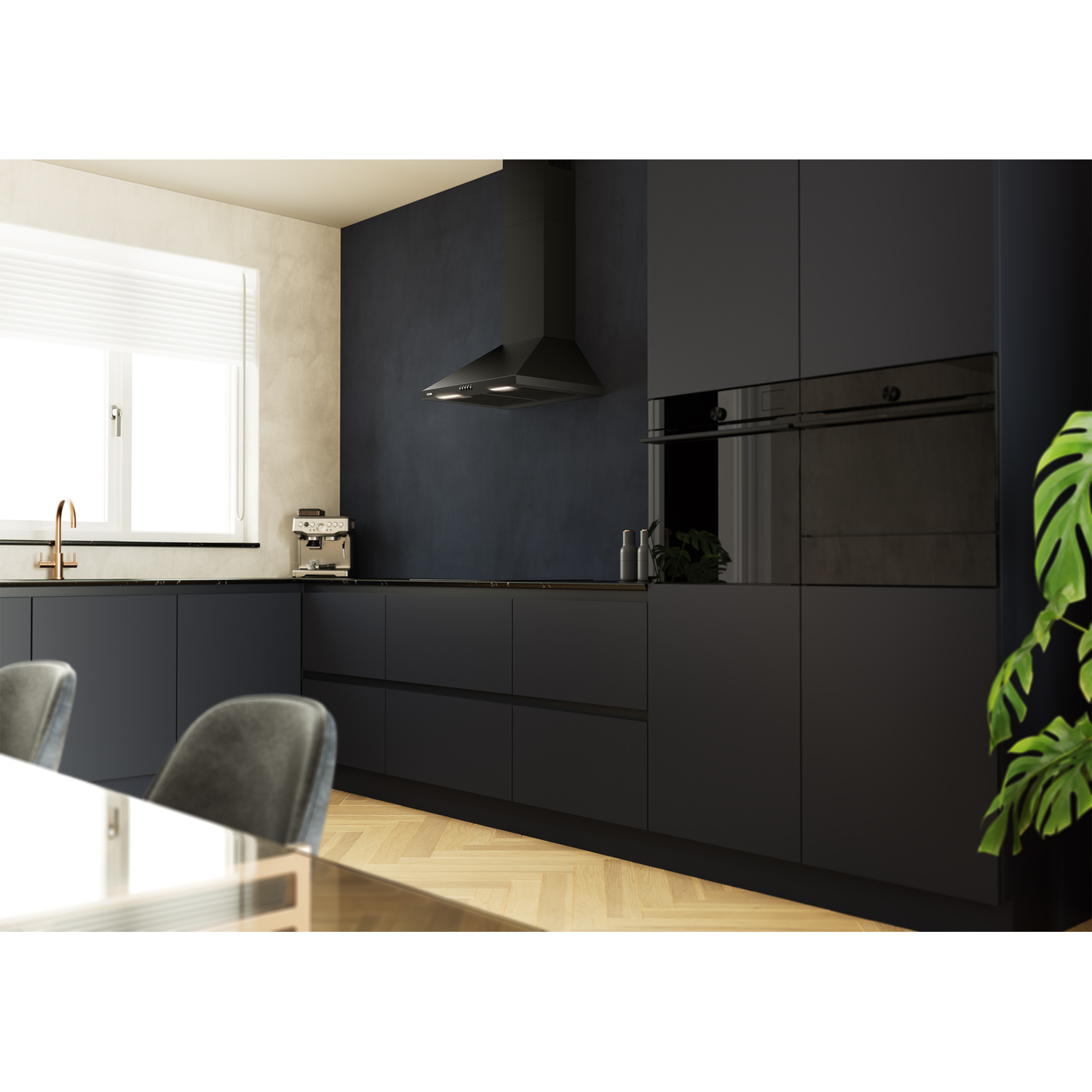 Moderne donkere keuken met afzuigkap, ingebouwde ovens en houten vloer.