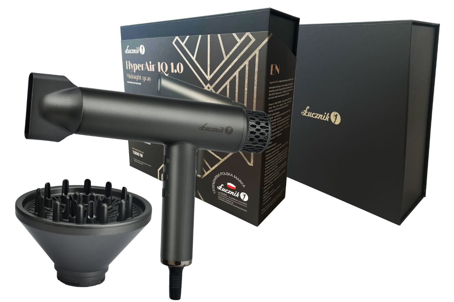 Szara suszarka do włosów z dyfuzorem i opakowaniem.