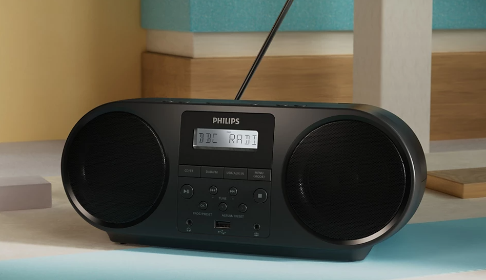 Czarny boombox Philips z odtwarzaczem CD, radiem DAB/FM i wejściem USB.