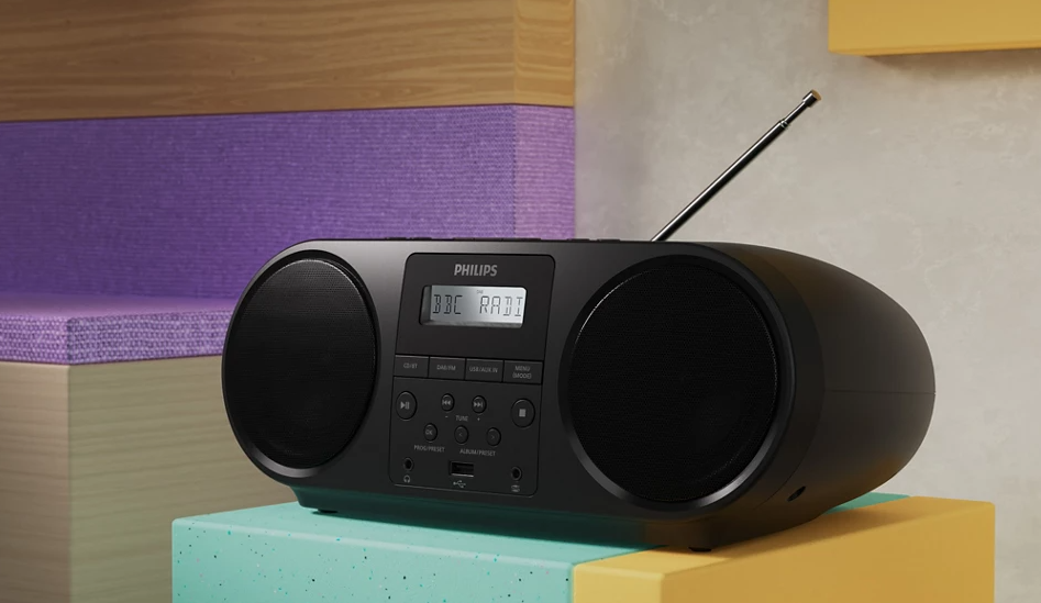 Czarna wieża Philips z antenką na kolorowych blokach.