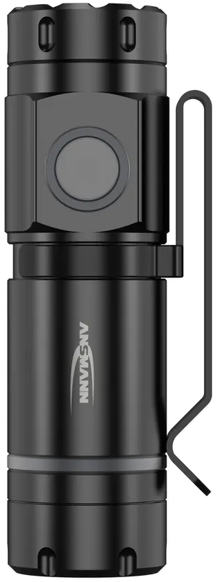Une lampe de poche noire avec bouton et clip argentés.
