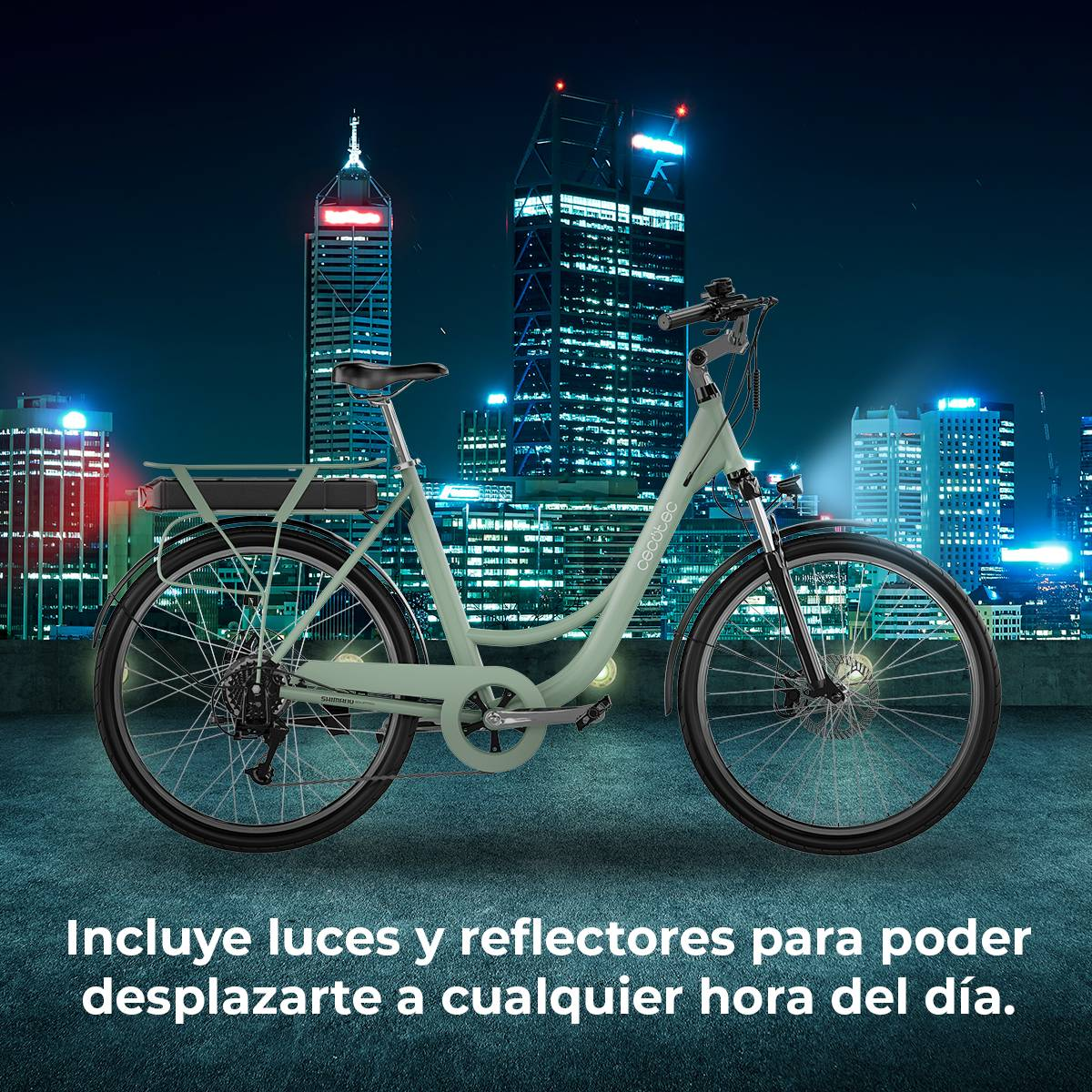 Una bicicleta verde claro frente a un paisaje urbano nocturno con rascacielos iluminados.