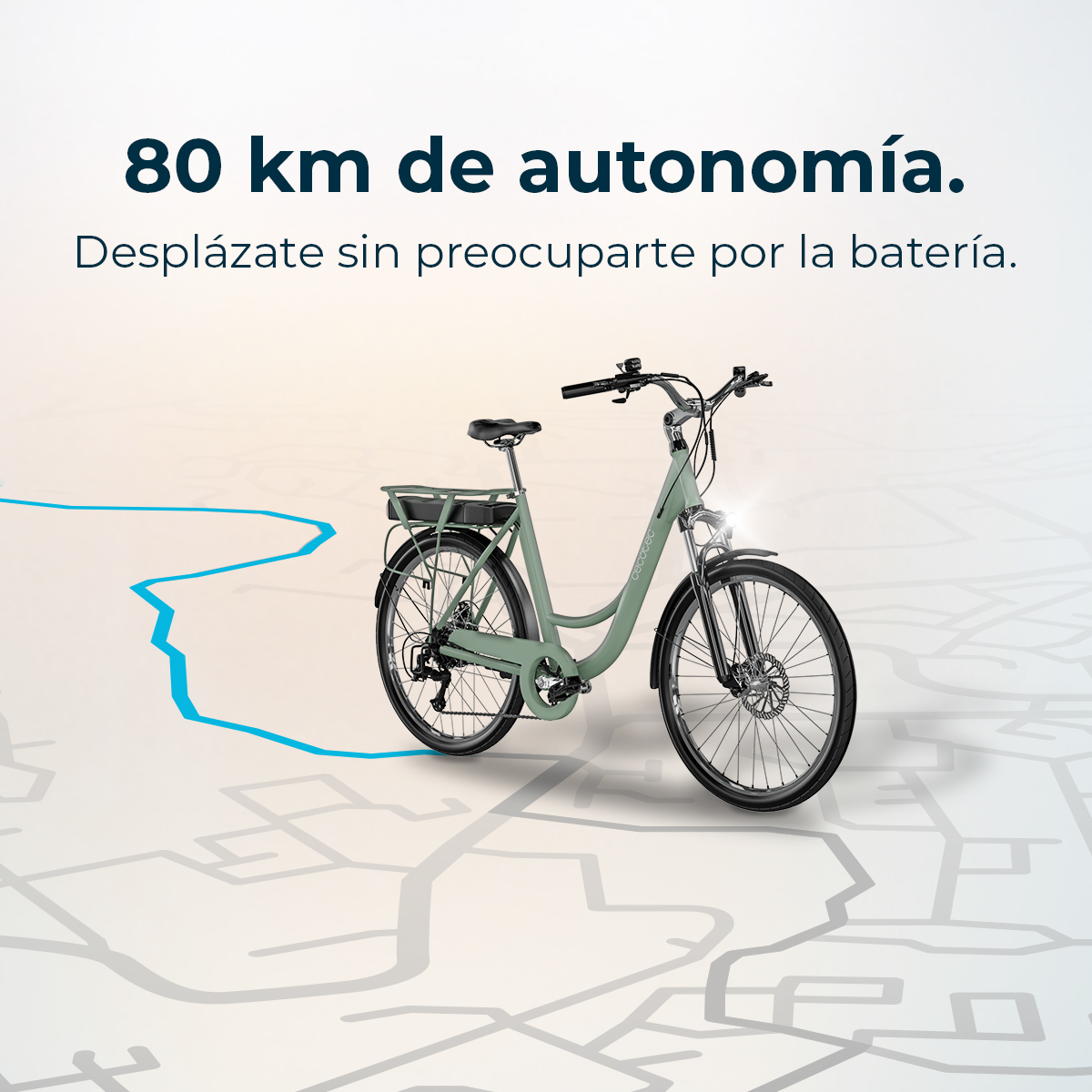 Bicicleta eléctrica verde sobre mapa con línea azul. 80 km autonomía.