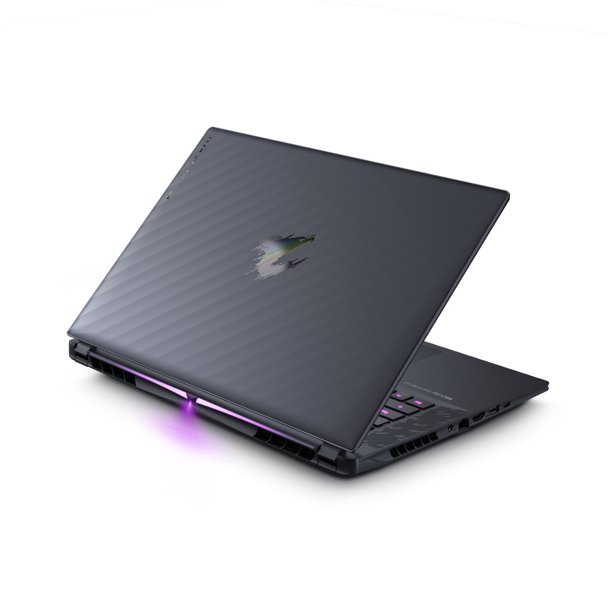 Un portátil gaming oscuro con teclado retroiluminado y ventilaciones, luz púrpura.