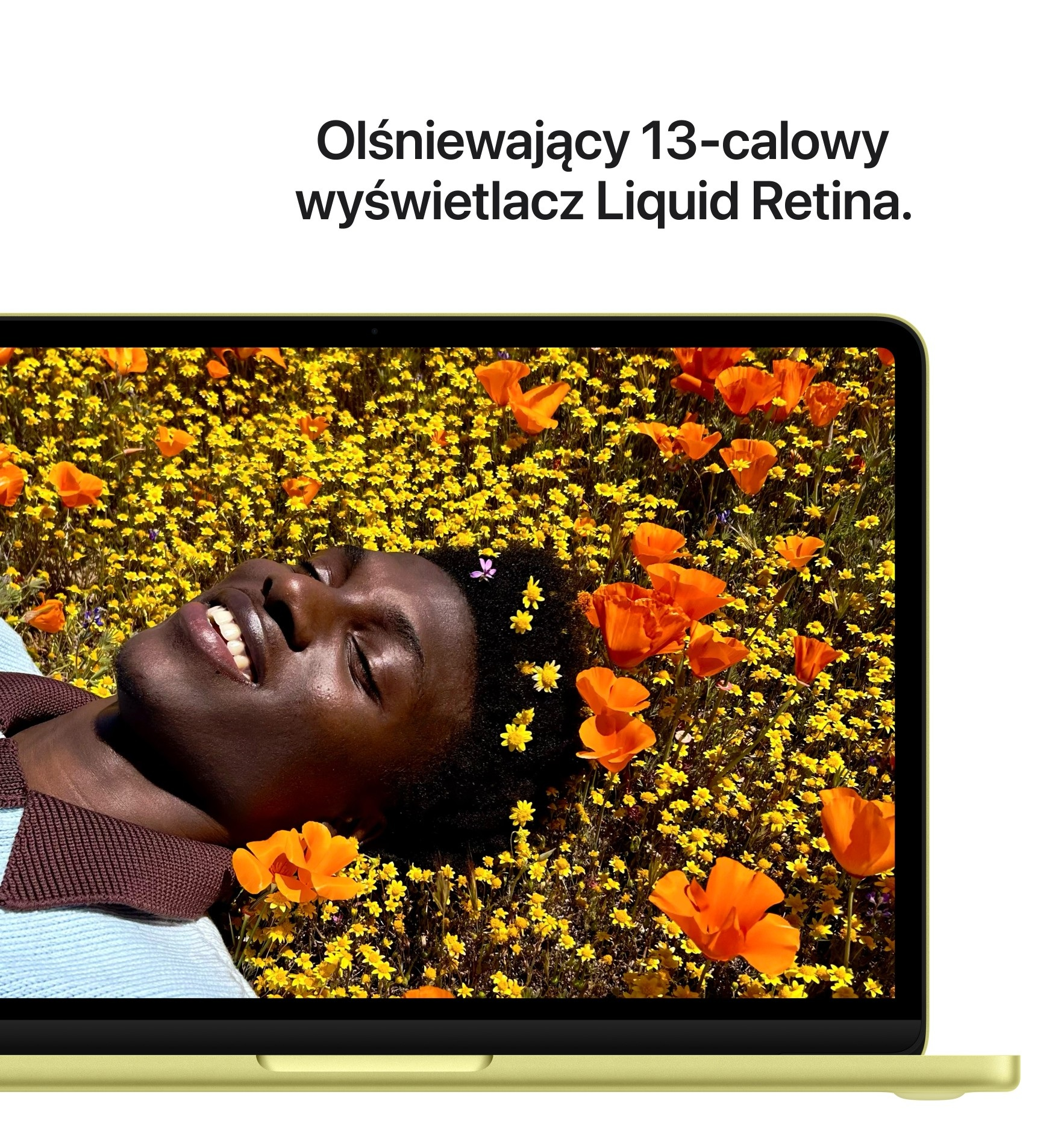 Mężczyzna leży wśród kwiatów. Pomarańczowe maki i żółte stokrotki.