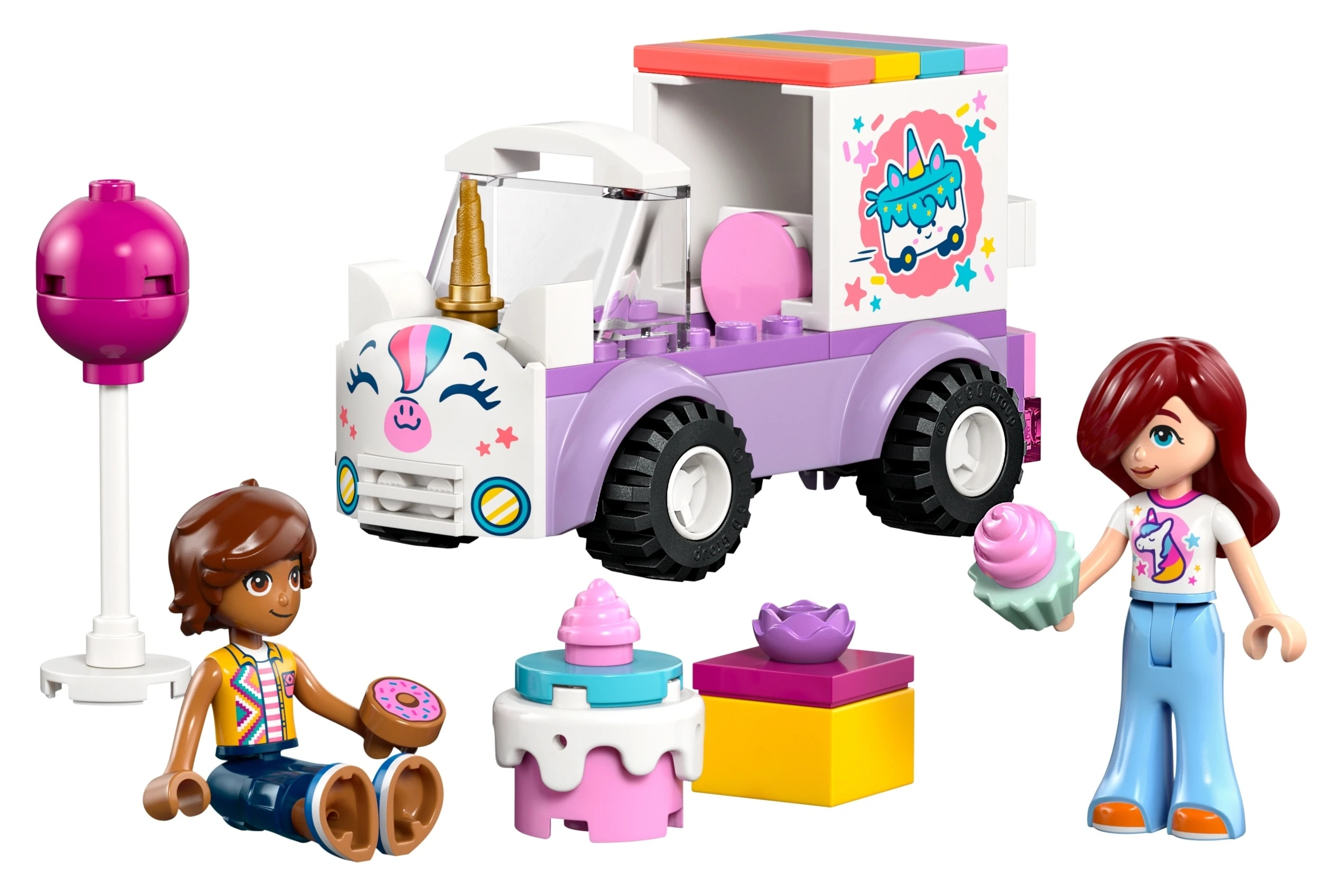 Fioletowa i biała ciężarówka z lodami z motywem jednorożca, dwie minifigurki, lizak, ciasto, prezent.