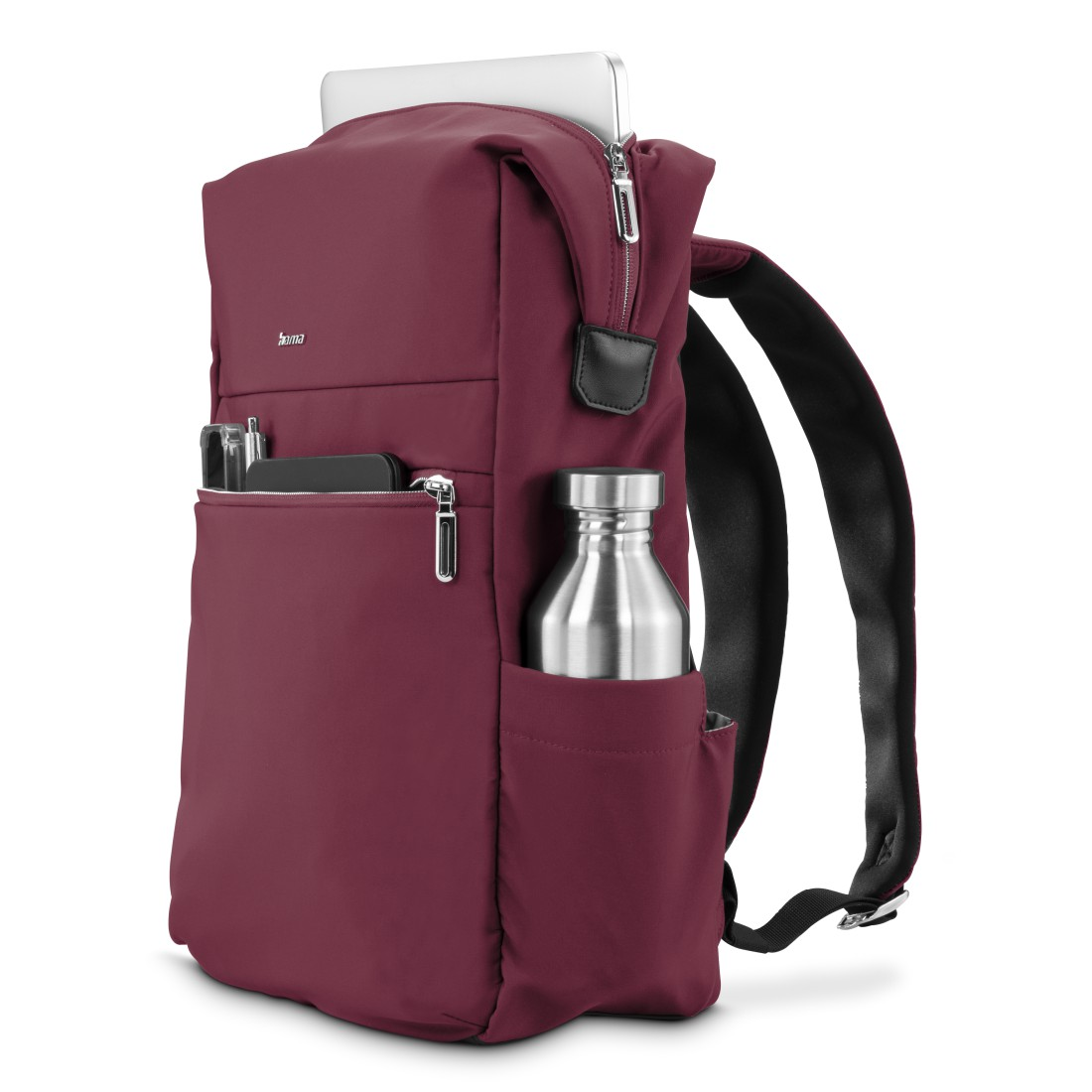 Ein weinroter Rucksack mit silberner Wasserflasche und Laptop.