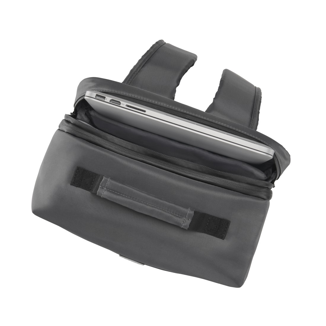 Ein grauer Rucksack mit einem Laptop im Hauptfach.