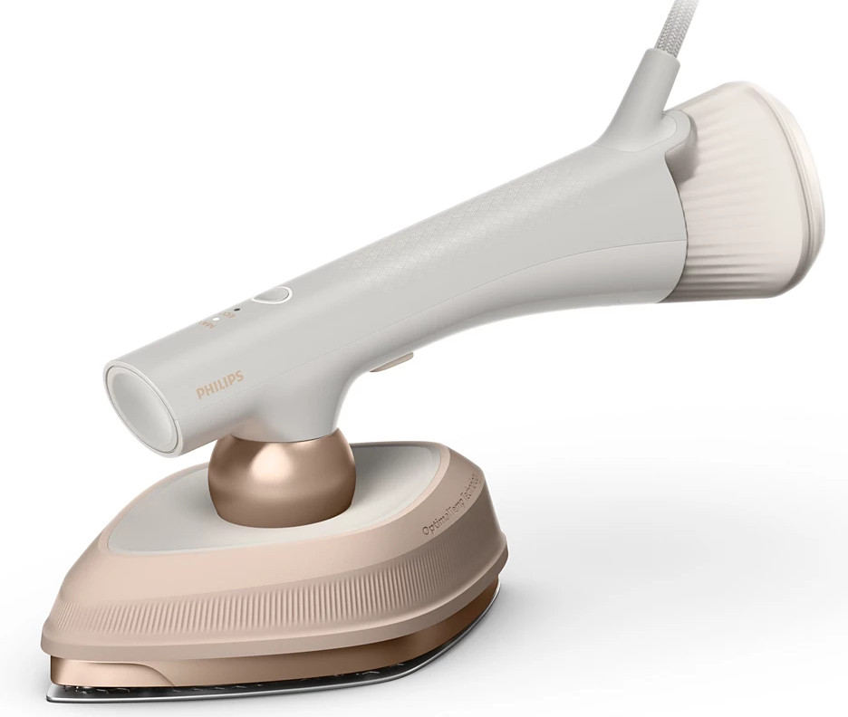 Beżowe żelazko parowe Philips ze srebrnymi akcentami spoczywa na podstawie.