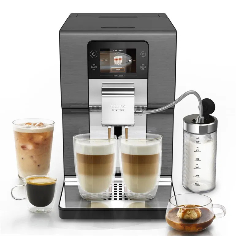 Ekspres do kawy z trzema napojami: mrożona kawa, latte macchiato, espresso.