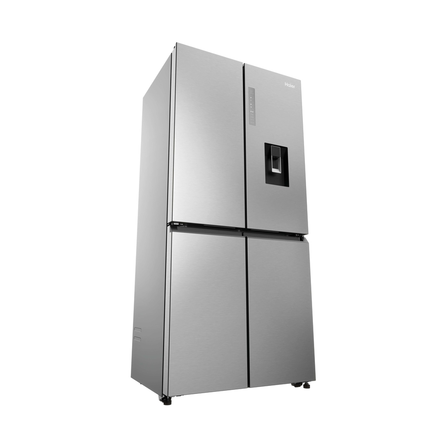 Un frigorifero Haier argentato a quattro porte con dispenser d'acqua.