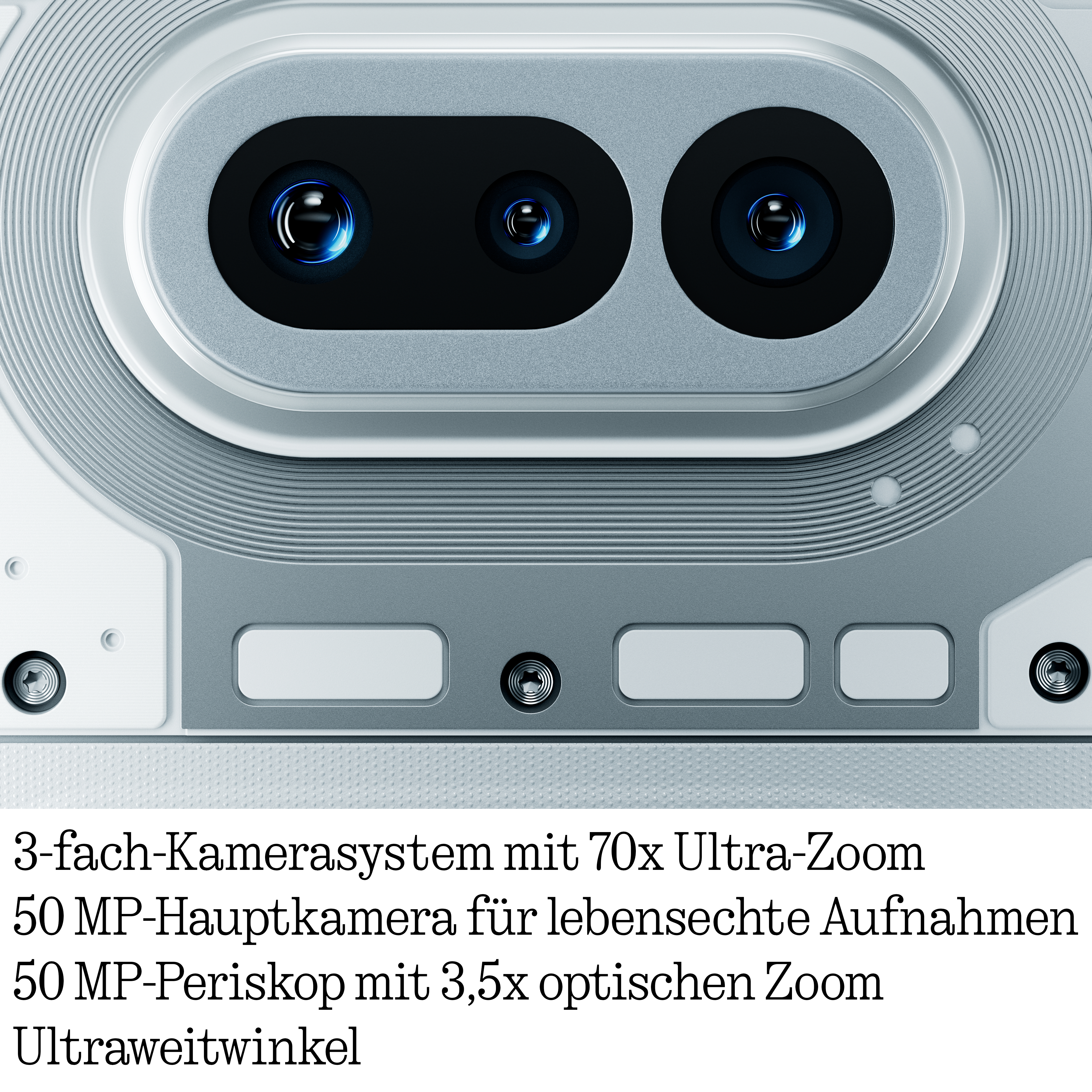 Nahaufnahme des Smartphone-Kameramoduls mit drei Linsen in Silber und Schwarz.