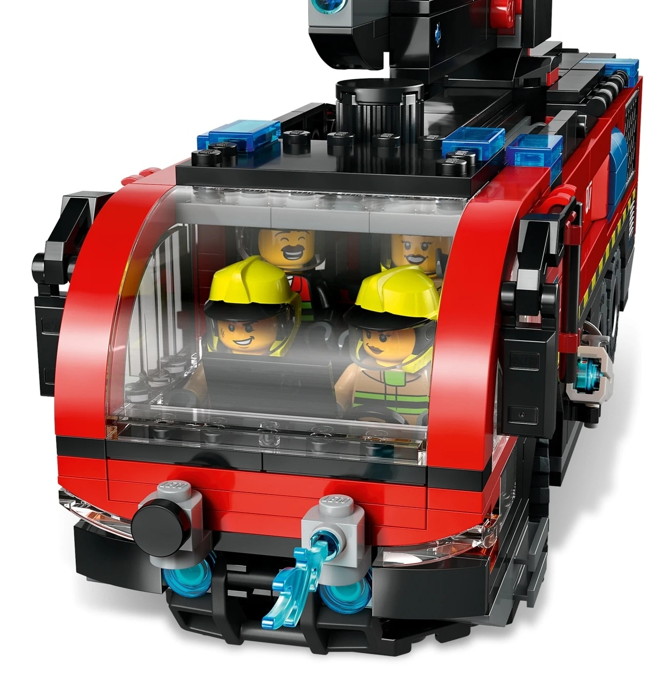 Czerwona straż pożarna Lego z czterema postaciami w kabinie, żółte kaski.