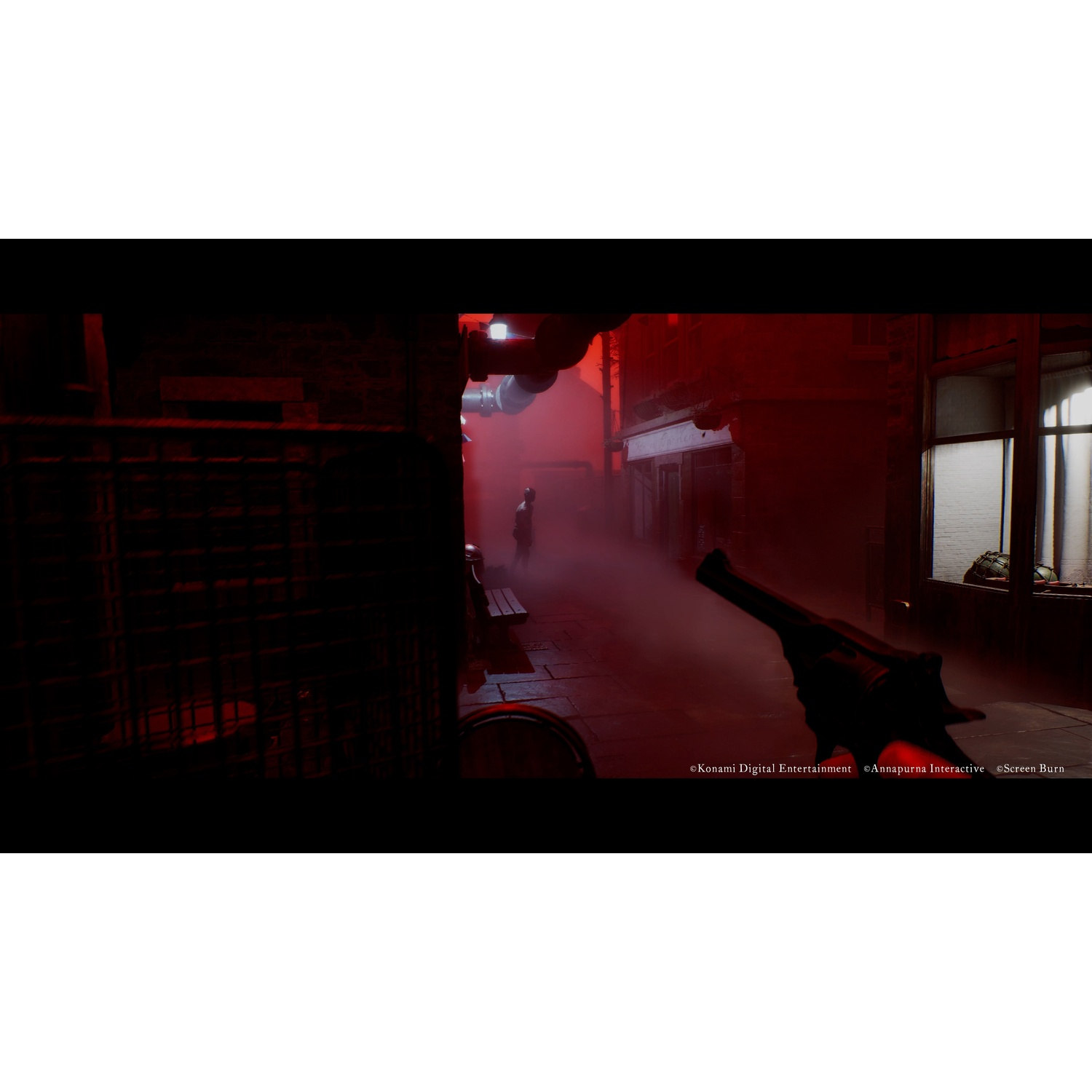 Een slecht verlicht steegje met rode mist, een persoon in de verte en een revolver op de voorgrond.