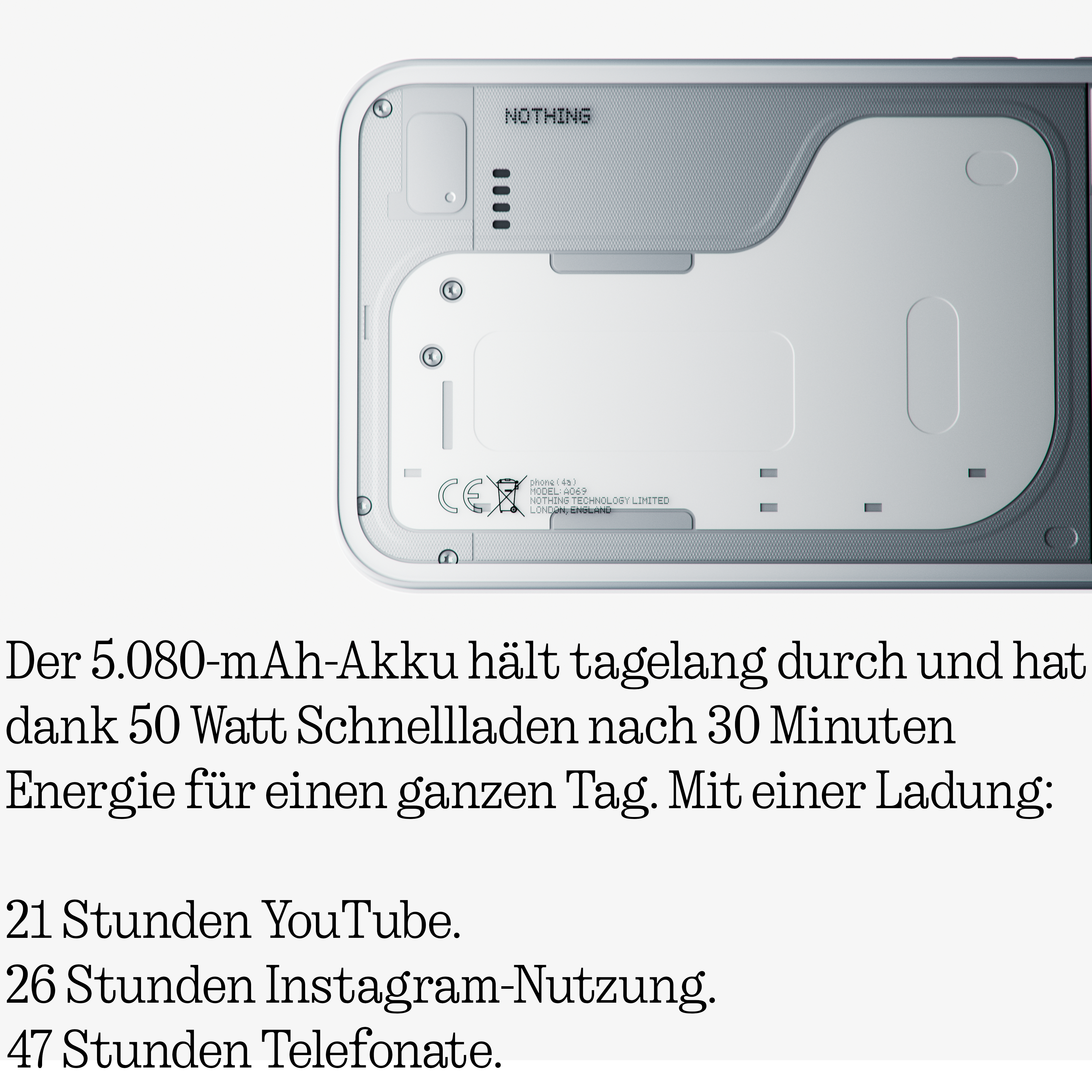 Rückseite eines weißen Smartphones mit "Nothing"-Logo und technischen Details.