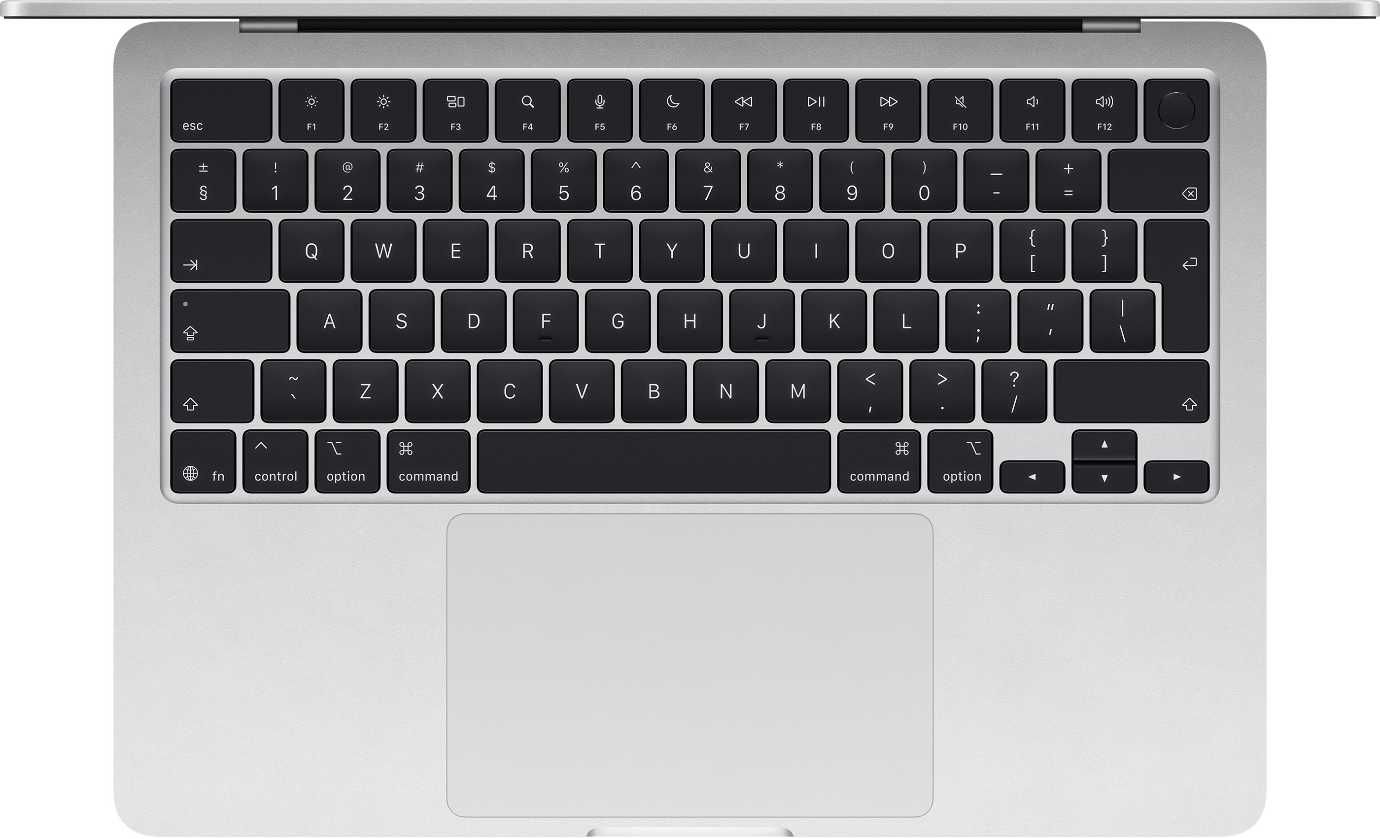 Ezüst laptop billentyűzetének közelképe fekete gombokkal és nagy érintőpaddal.