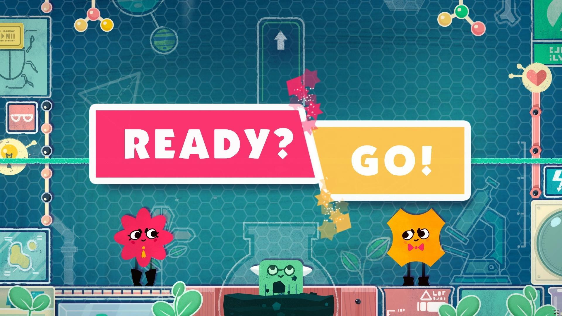 Trzy postacie z kreskówek stoją przed znakami "READY?" i "GO!" na niebieskim tle.