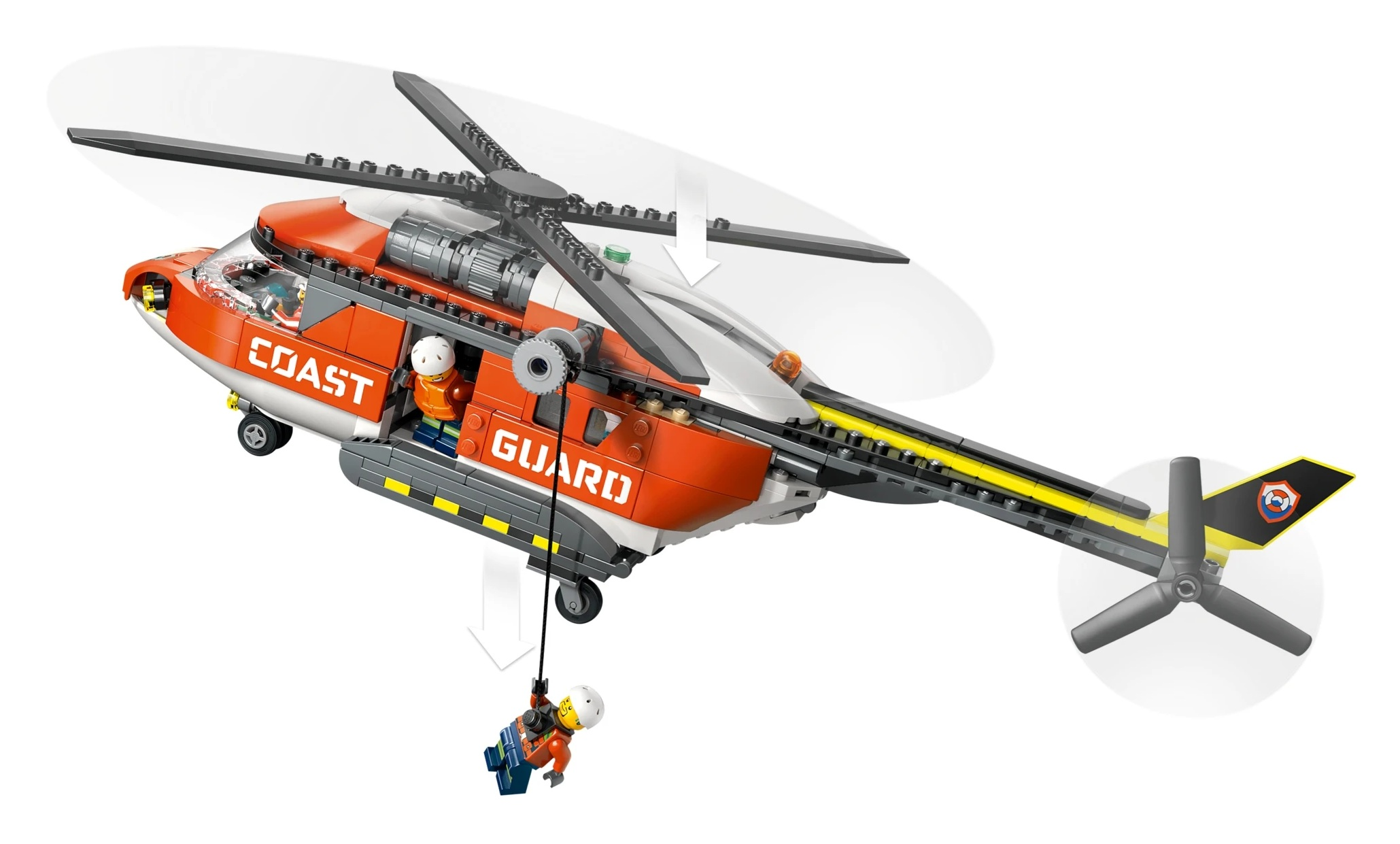 Pomarańczowy helikopter Lego Straży Wybrzeża z wiszącą na linie osobą.