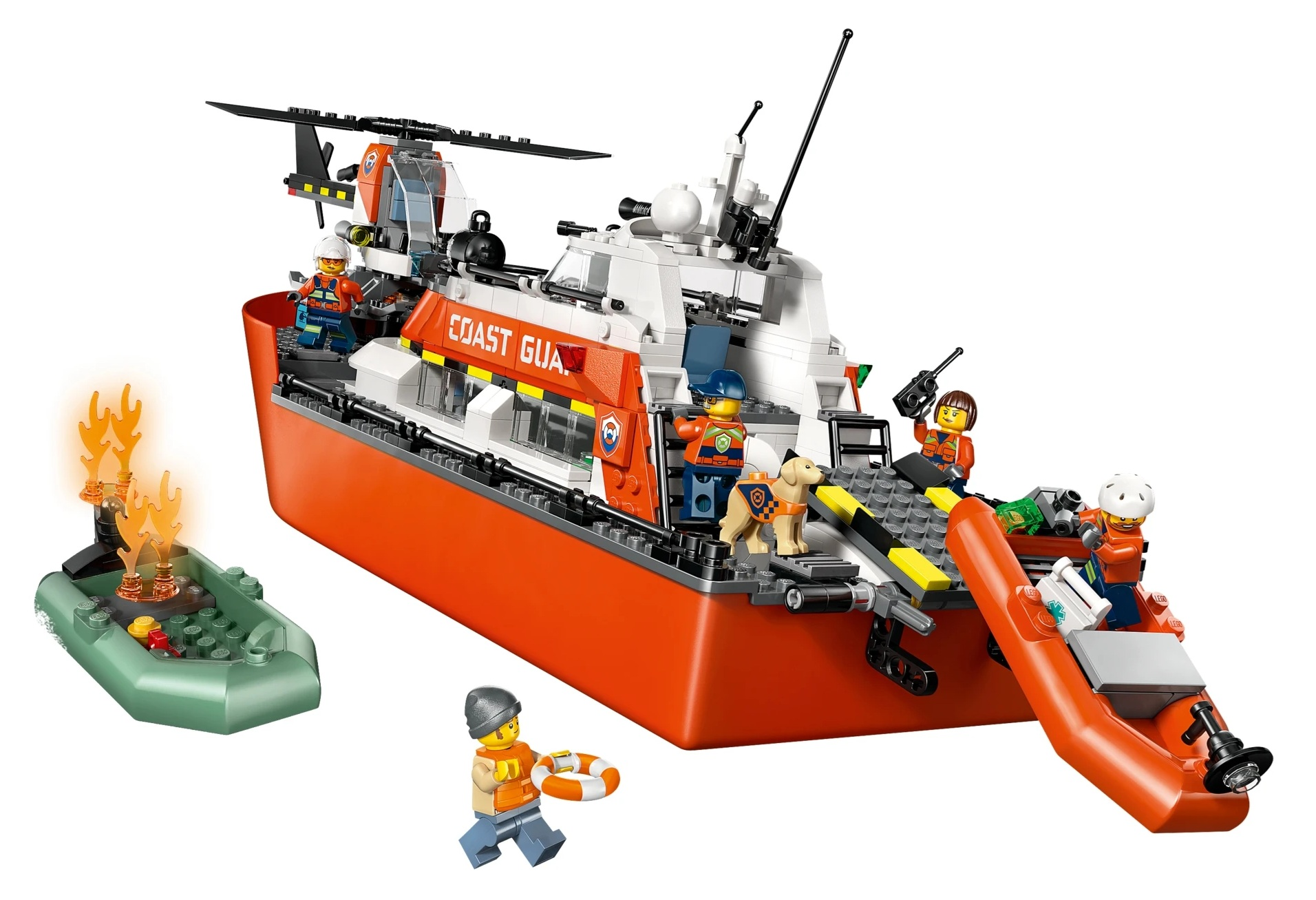 Pomarańczowo-biały katamaran Lego straży przybrzeżnej z helikopterem i figurkami. Zielona łódź płonie.