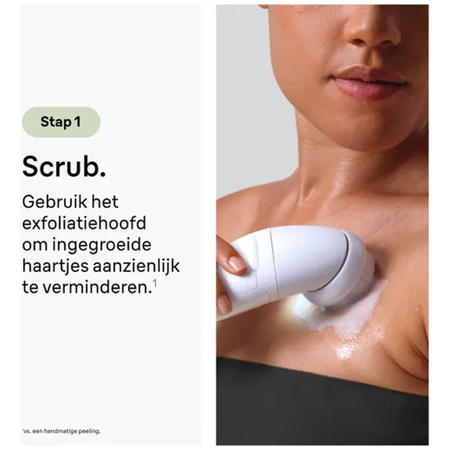 Een hand gebruikt een wit exfoliërend apparaat op de borst om ingegroeide haartjes te verminderen.