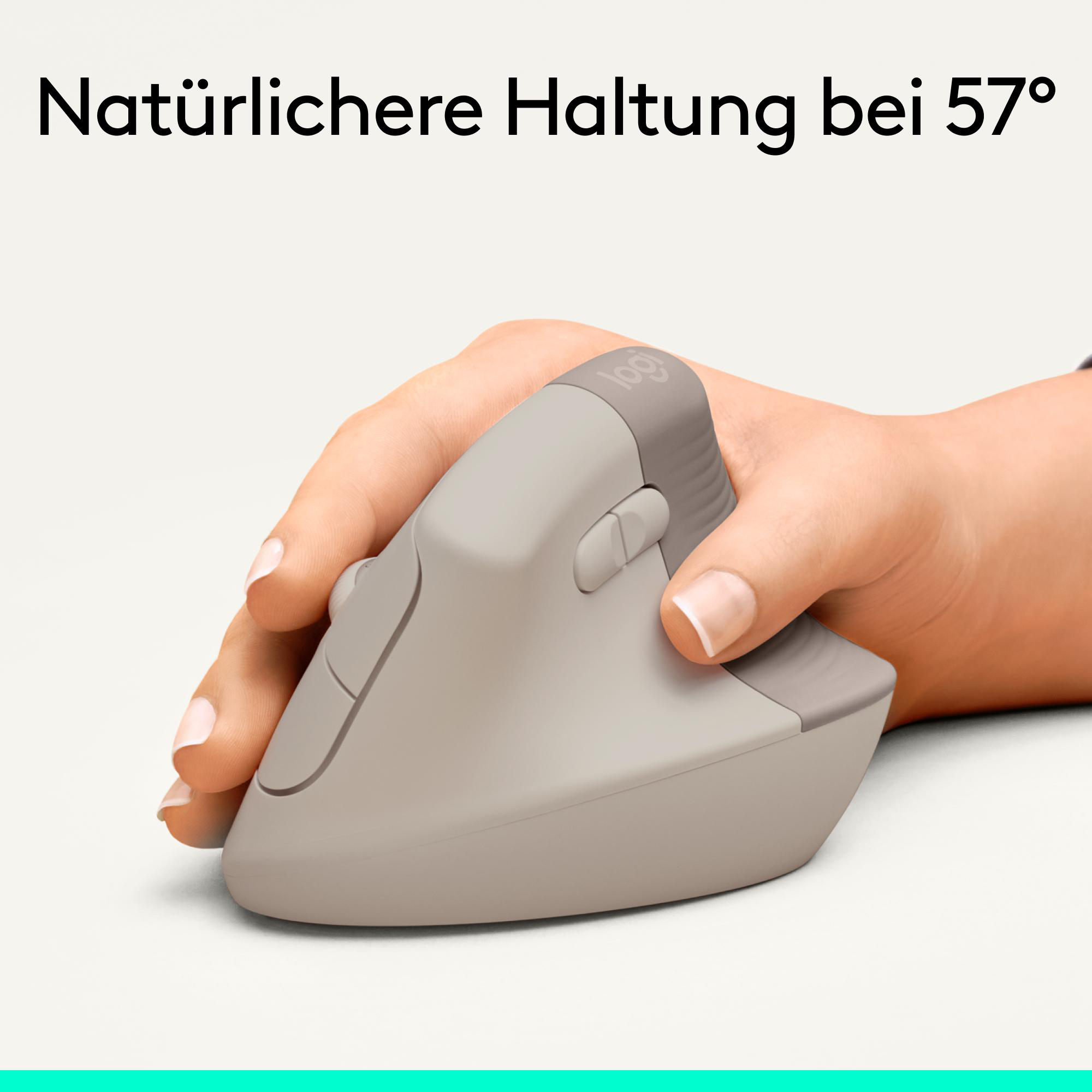Eine Hand hält eine vertikale Maus mit Logitech-Logo. Natürliche Haltung bei 57°.