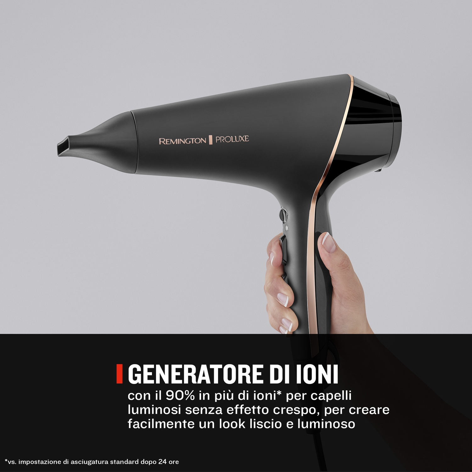 Asciugacapelli Remington nero con accenti oro rosa, tenuto da una mano.