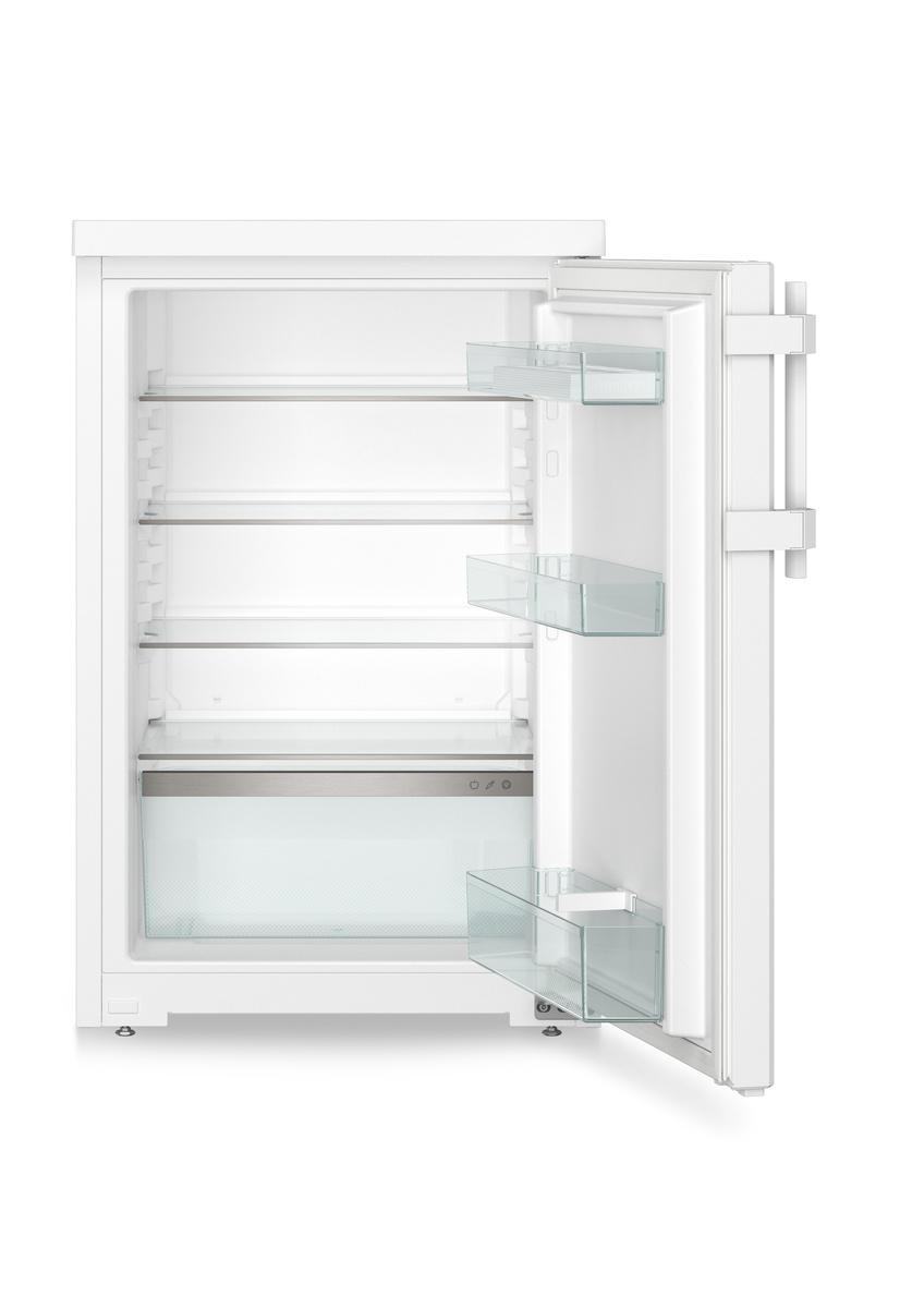 Ein leerer, weißer Kühlschrank mit offener Tür und Glasböden.