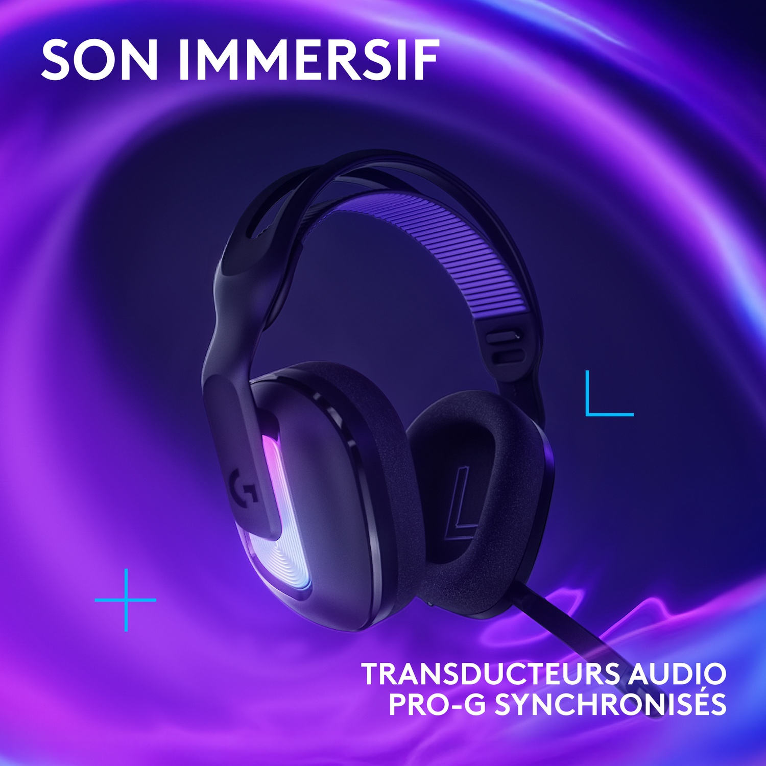 Un casque gamer noir avec éclairage bleu et violet sur fond tourbillonnant.