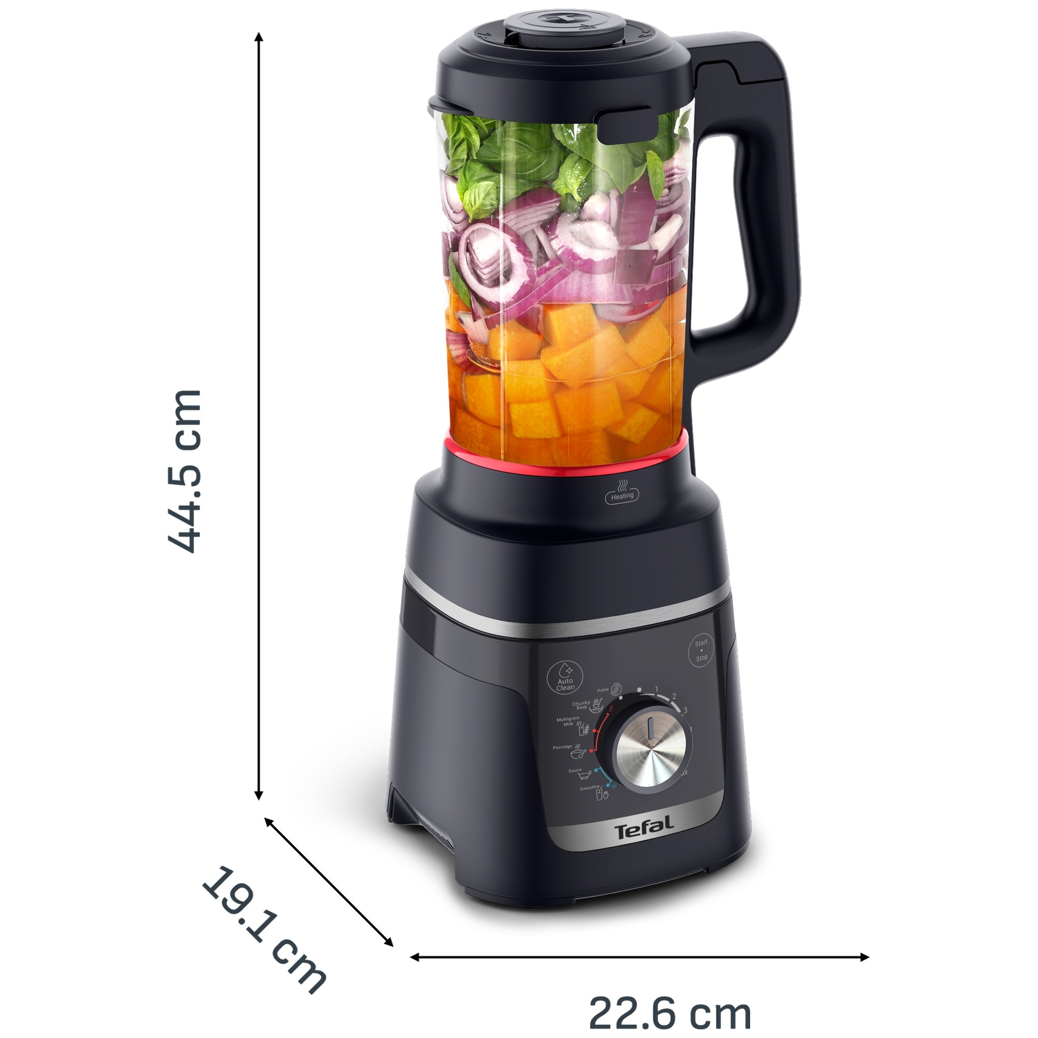 Zwarte blender met ingrediënten zoals pompoen, uien en spinazie erin.