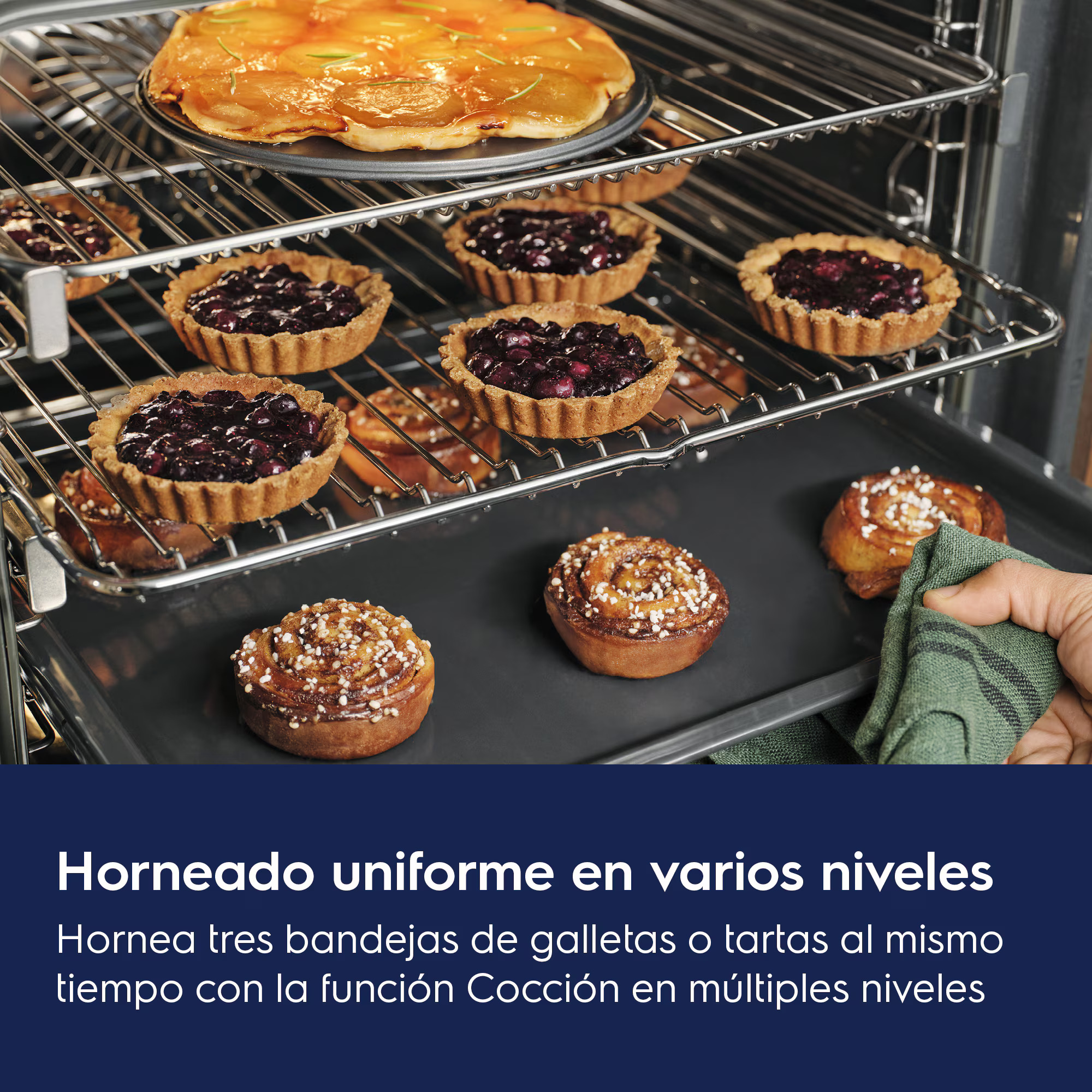 Horneado uniforme en varios niveles
Hornea tres bandejas de galletas o tartas al mismo tiempo con la función Cocción en múltiples niveles